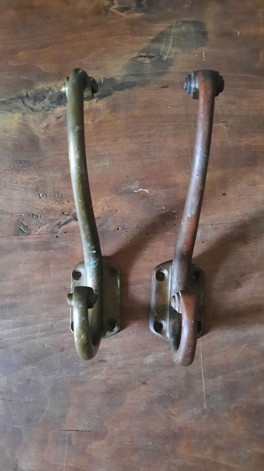 Paire de patères en bronze