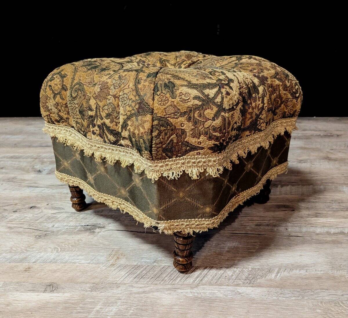 Napoleon III Living Room Pouf