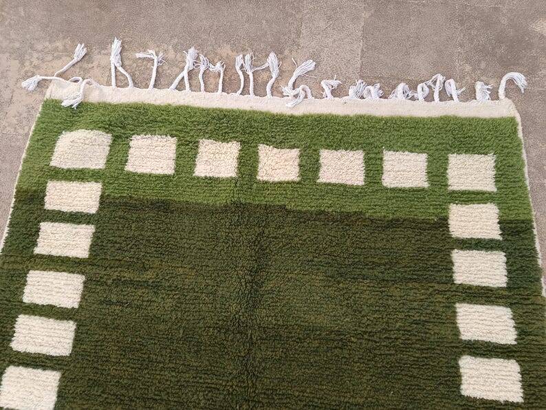 Beni Ouraine handwoven rug, traditional style, size 140 x 270 cm