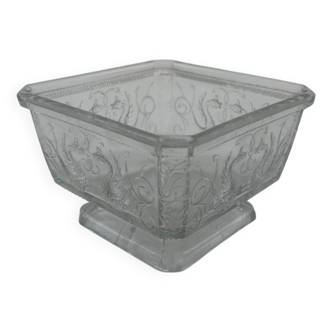 Glass cup with dragon decoration