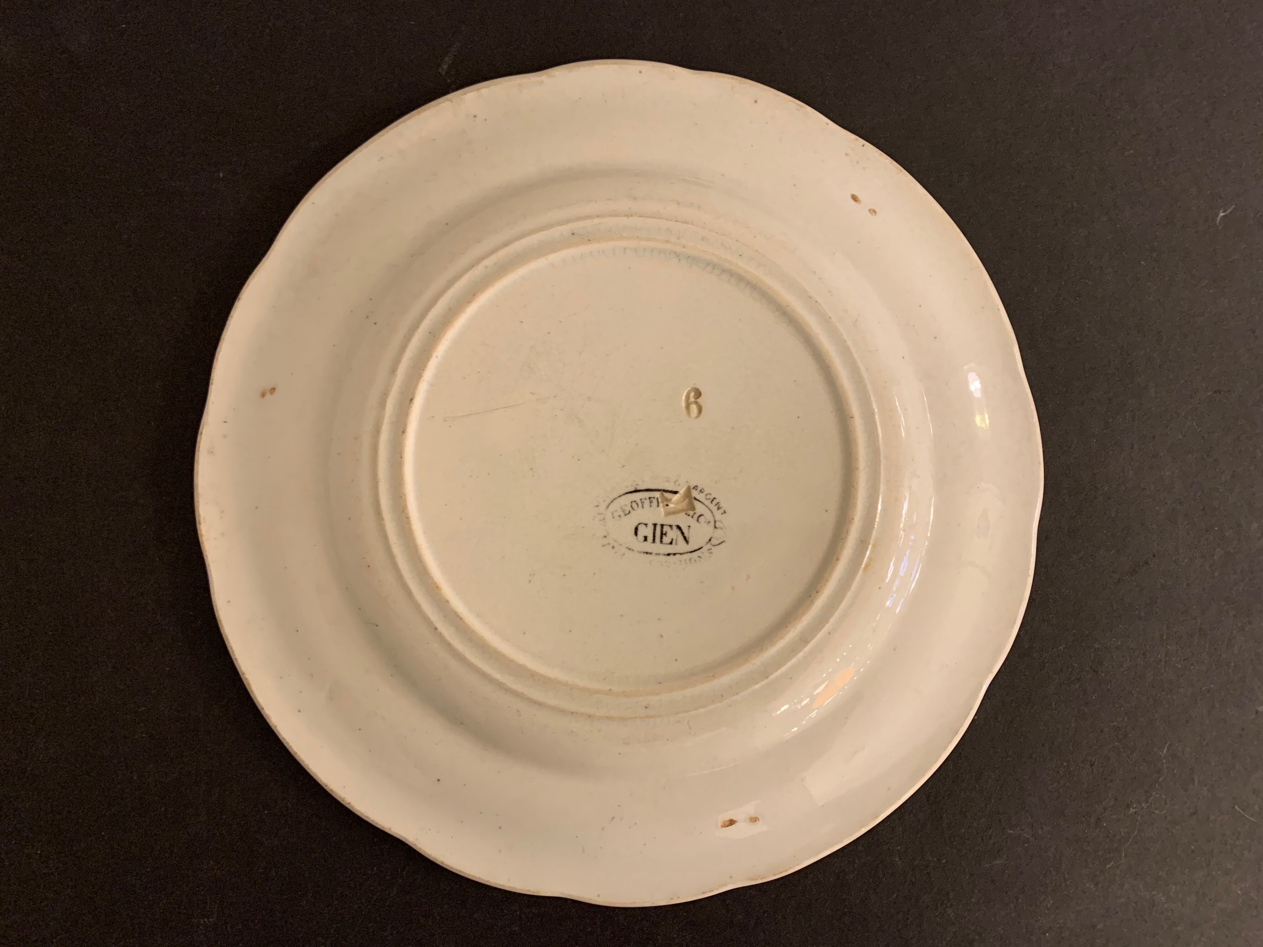 Dessert plate on partridge hunting, Gien 19th century