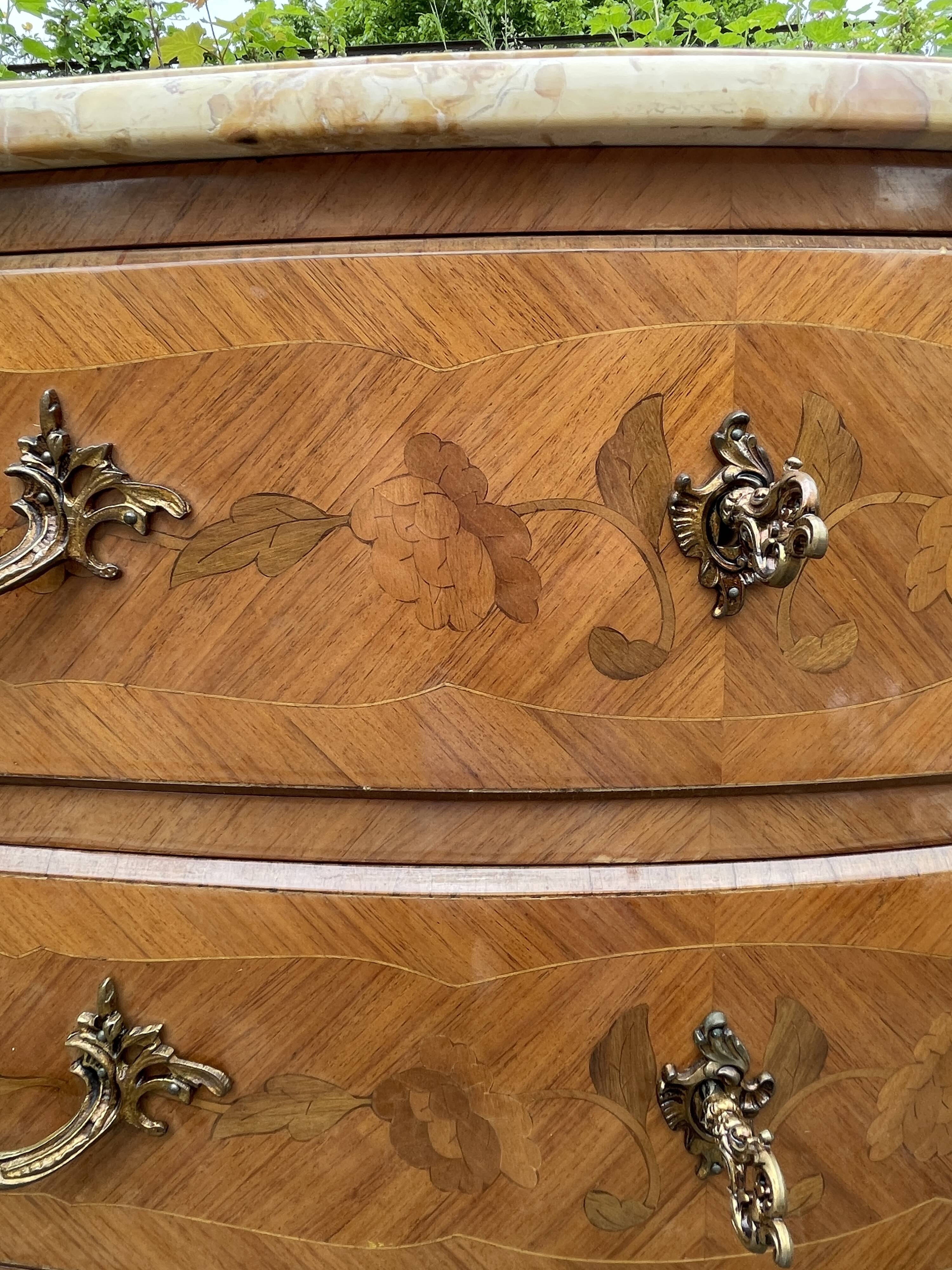 Louis XV style commode in marquetry, 20th century.