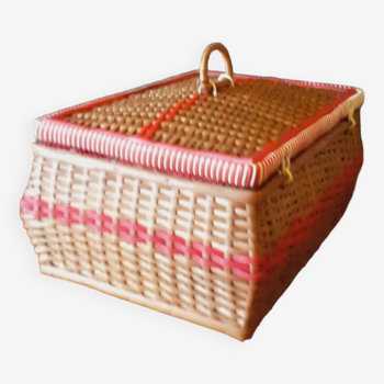 Vintage sewing box from the 50s/60s in rattan and scoubidou