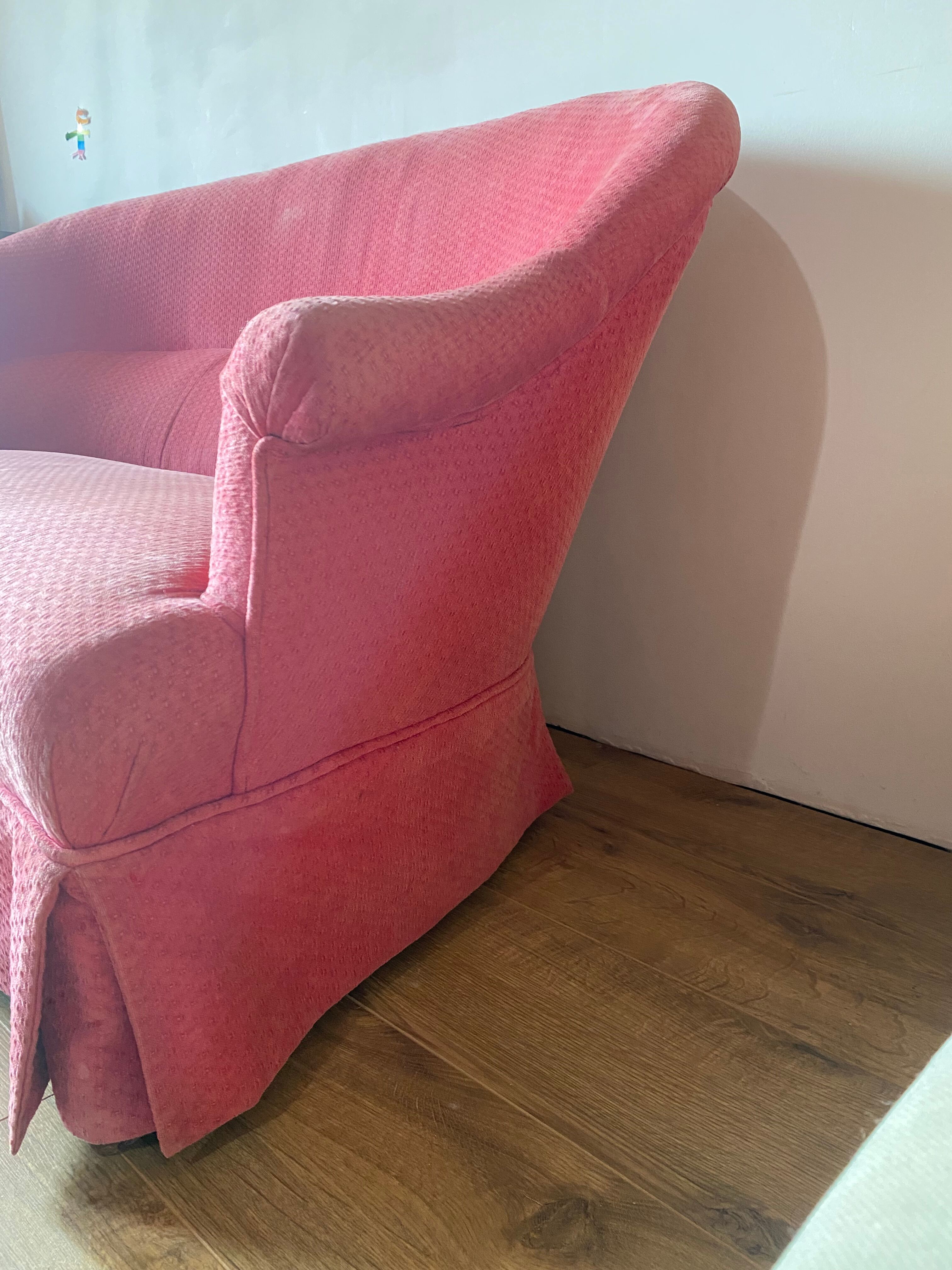 Pink toad sofa bench