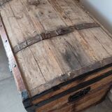 Grande malle en bois bombée