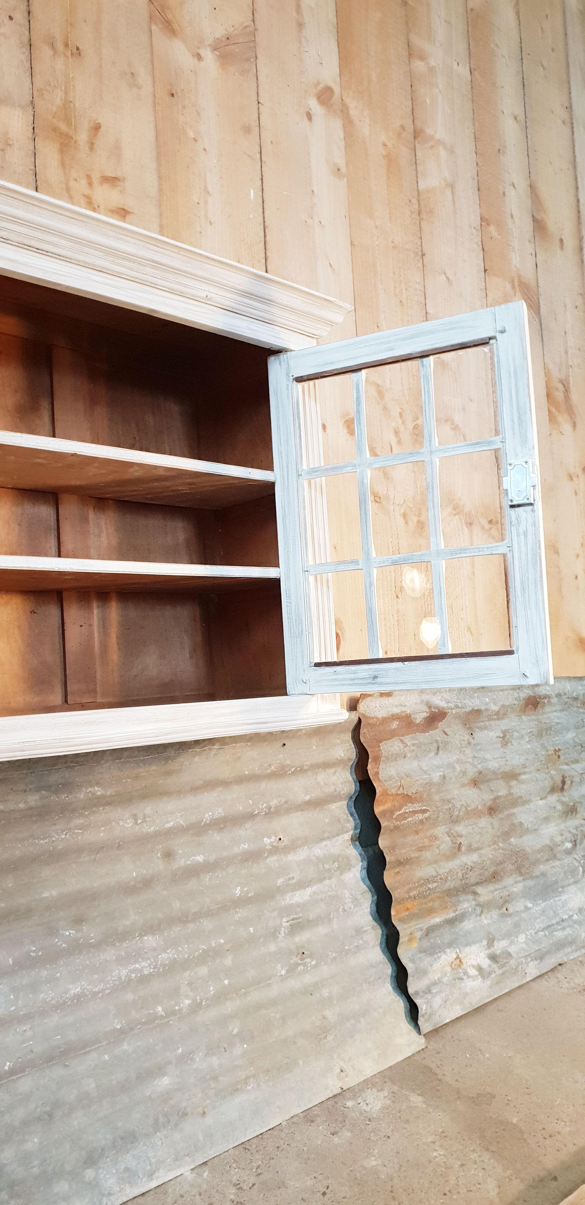 Showcase furniture to hang