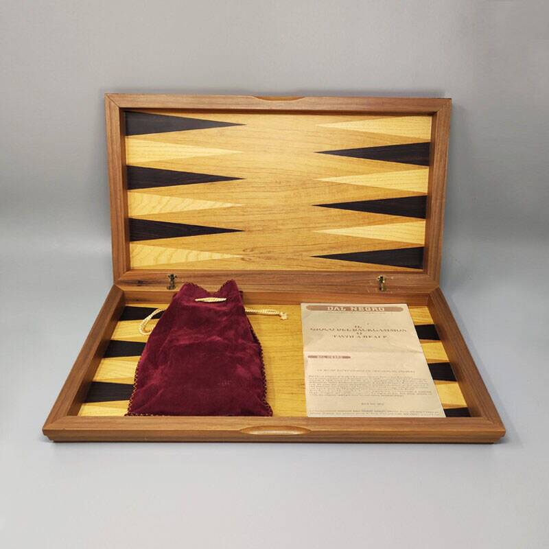 Magnifique backgammon Piero Fornasetti des années 1980 en excellent état. Fabriqué en