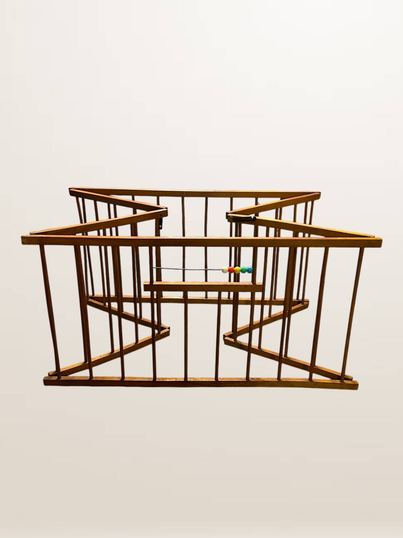 Ancien parc pour enfant pliant en bois, 1950