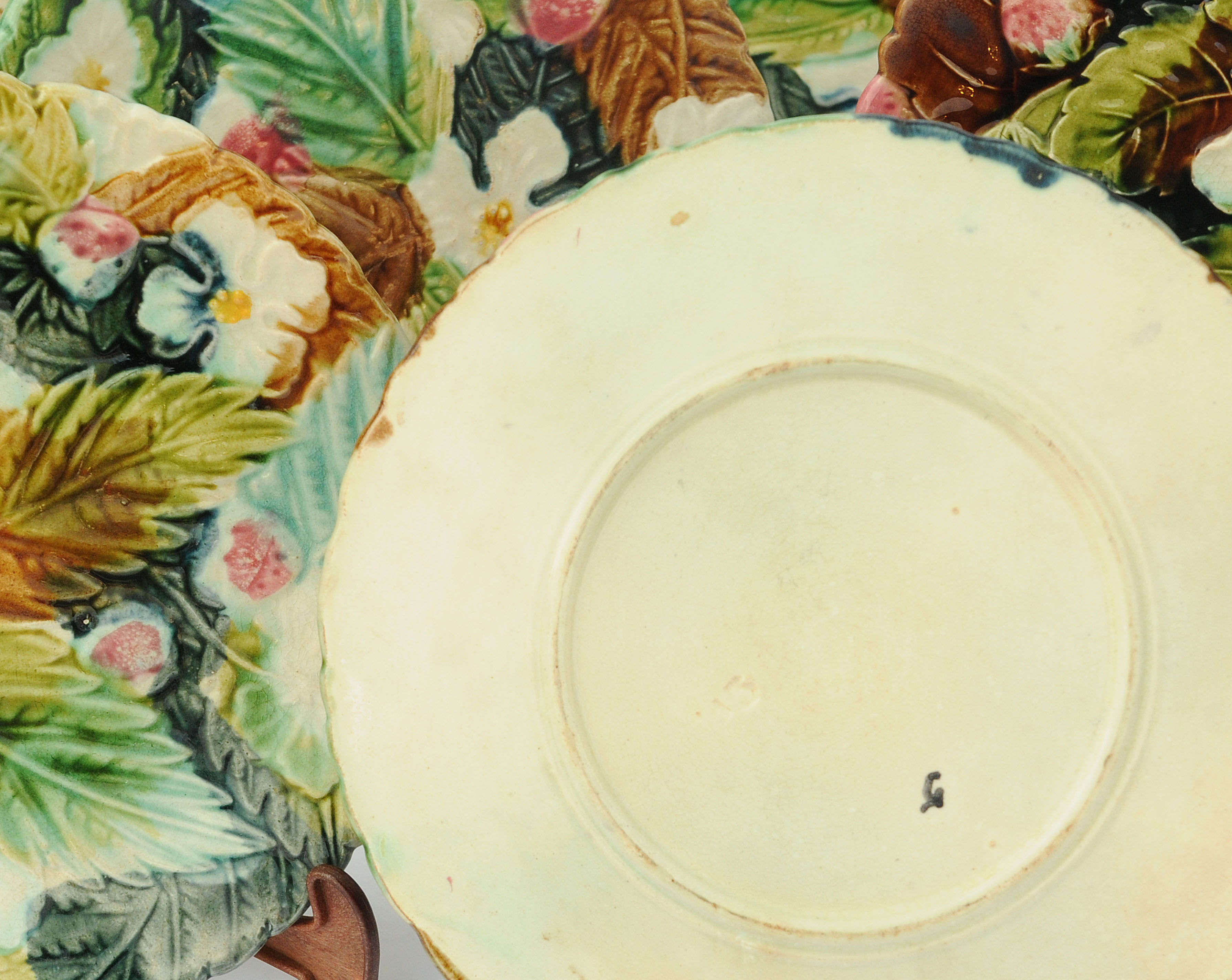 Series of 9 plates made of Sarreguemines earthenware