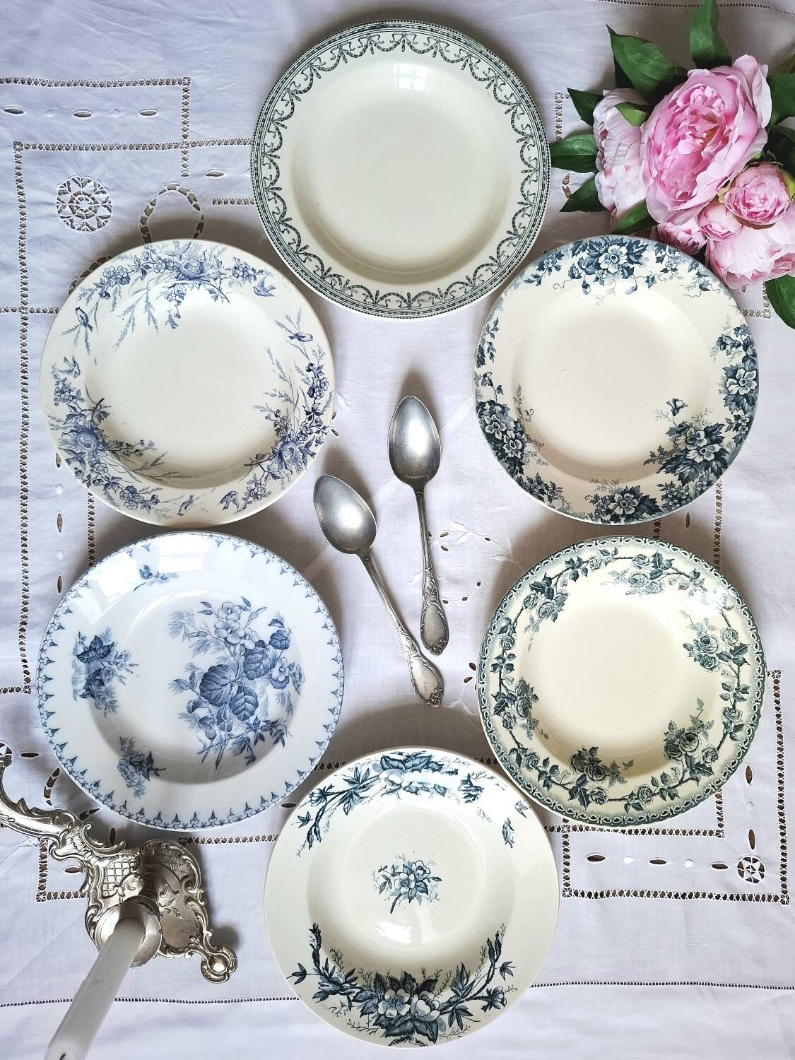 Antique deep plates in ironstone with a soup tureen.