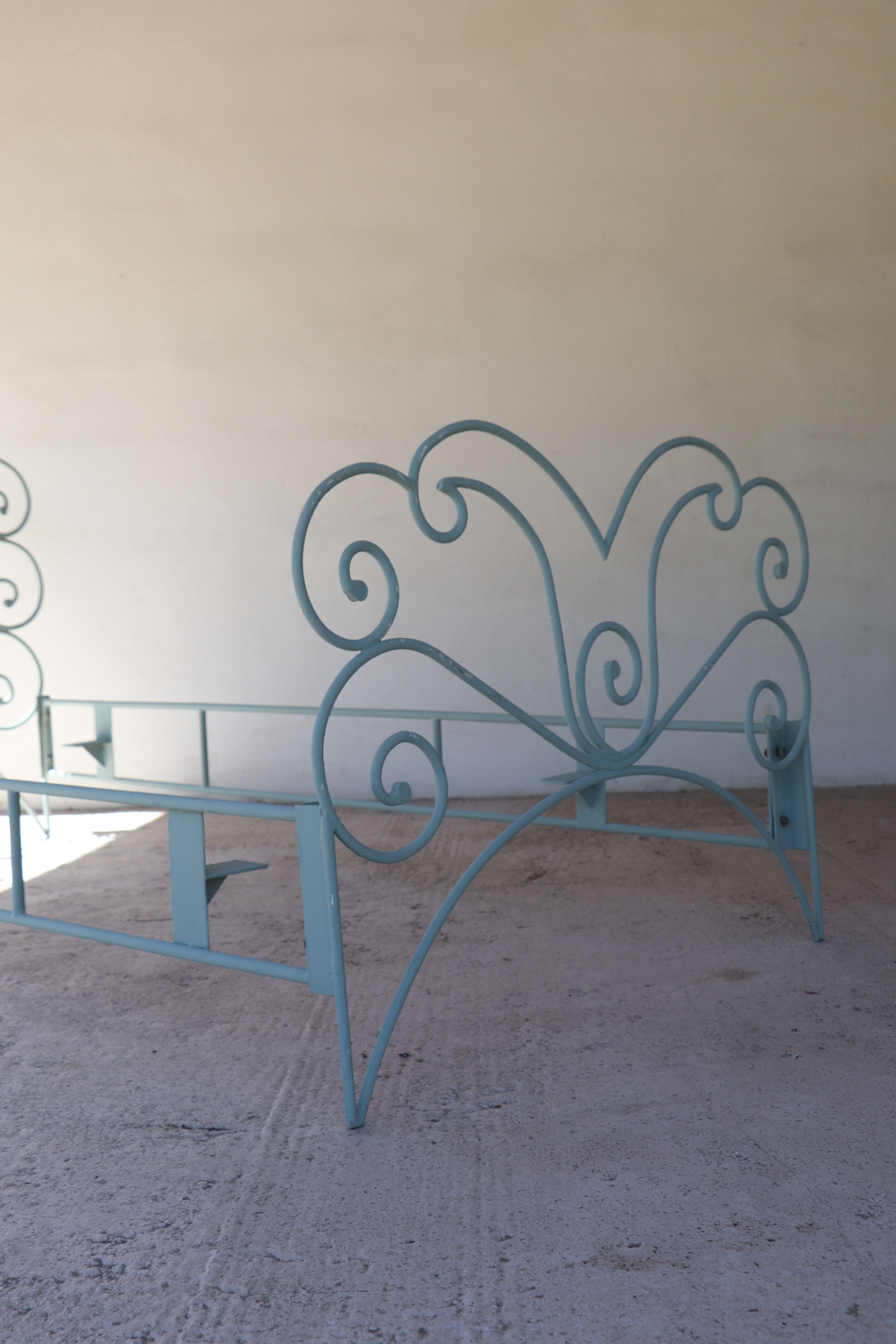 Volute wrought iron bed