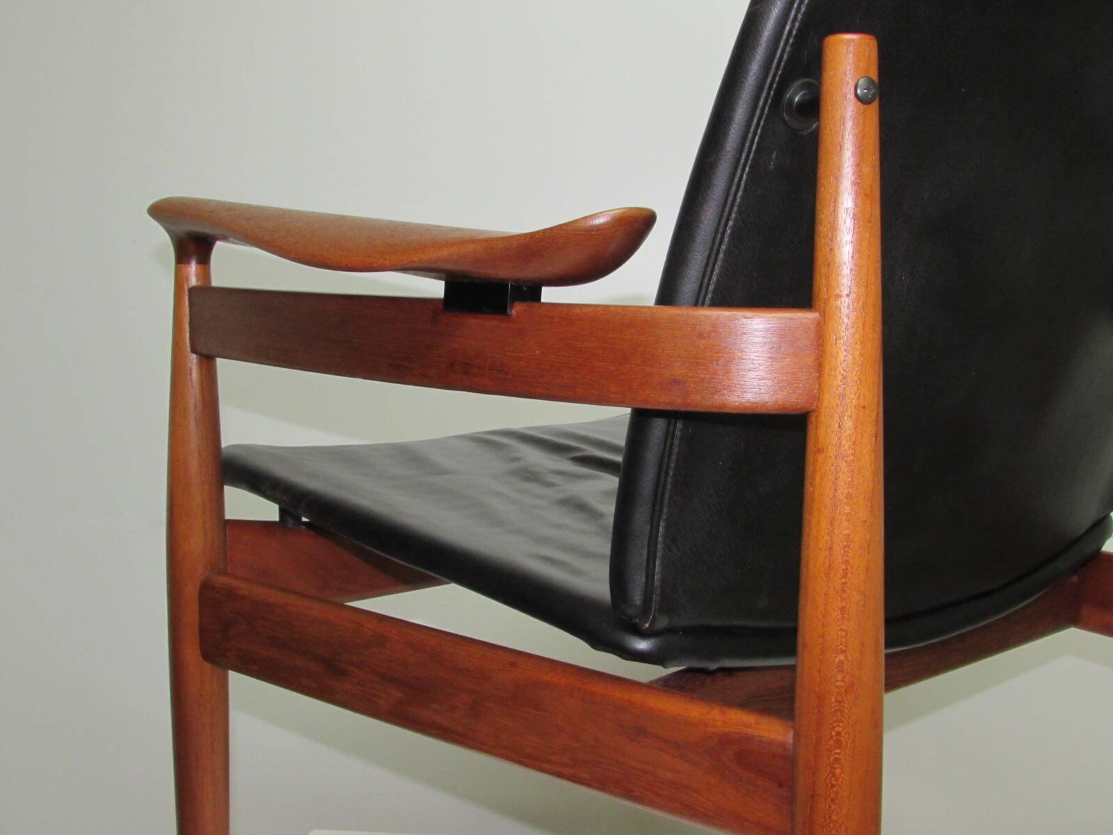 Finn Juhl model 192 in Teak, leather for France & Daverkosen