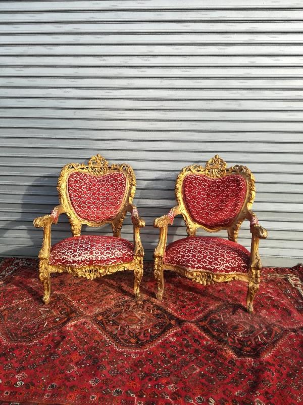 paire de fauteuils d'apparat en bois doré