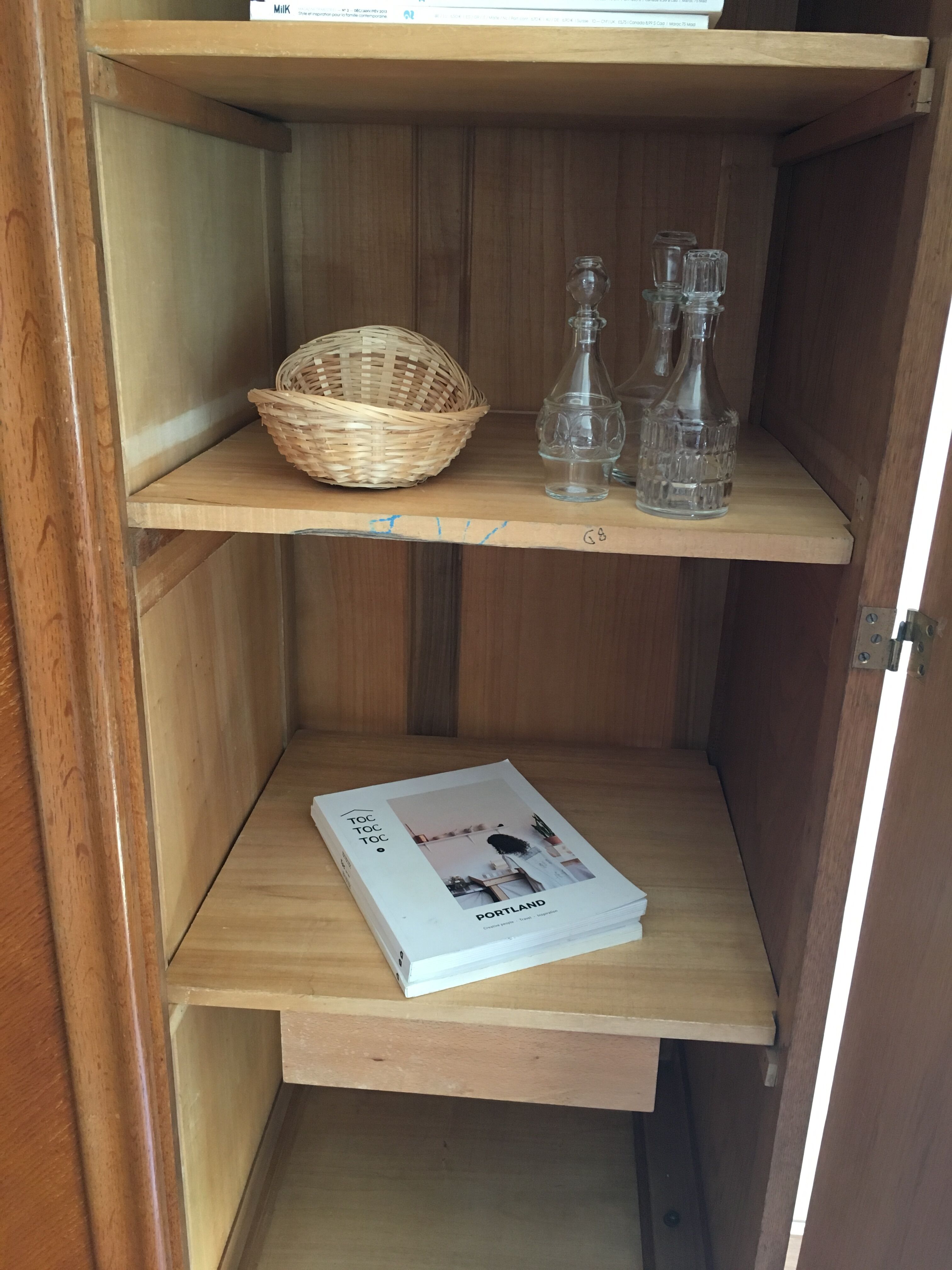 Vintage 3-doors cabinet with feet compass