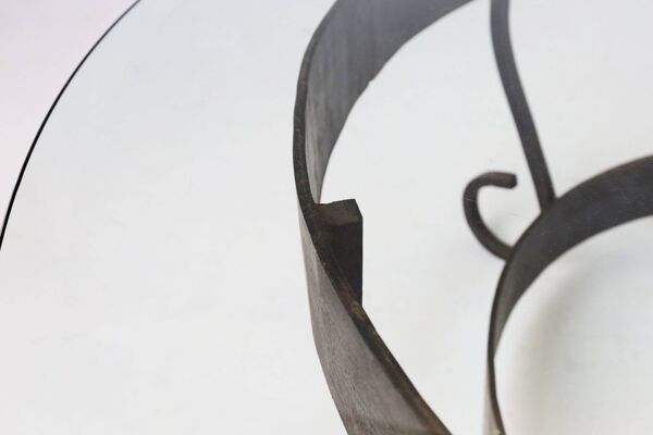 Table basse ronde en fer forgé et plateau en verre, France, années 1930