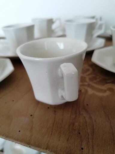 Set of 10 Johnson Brothers cups and saucers