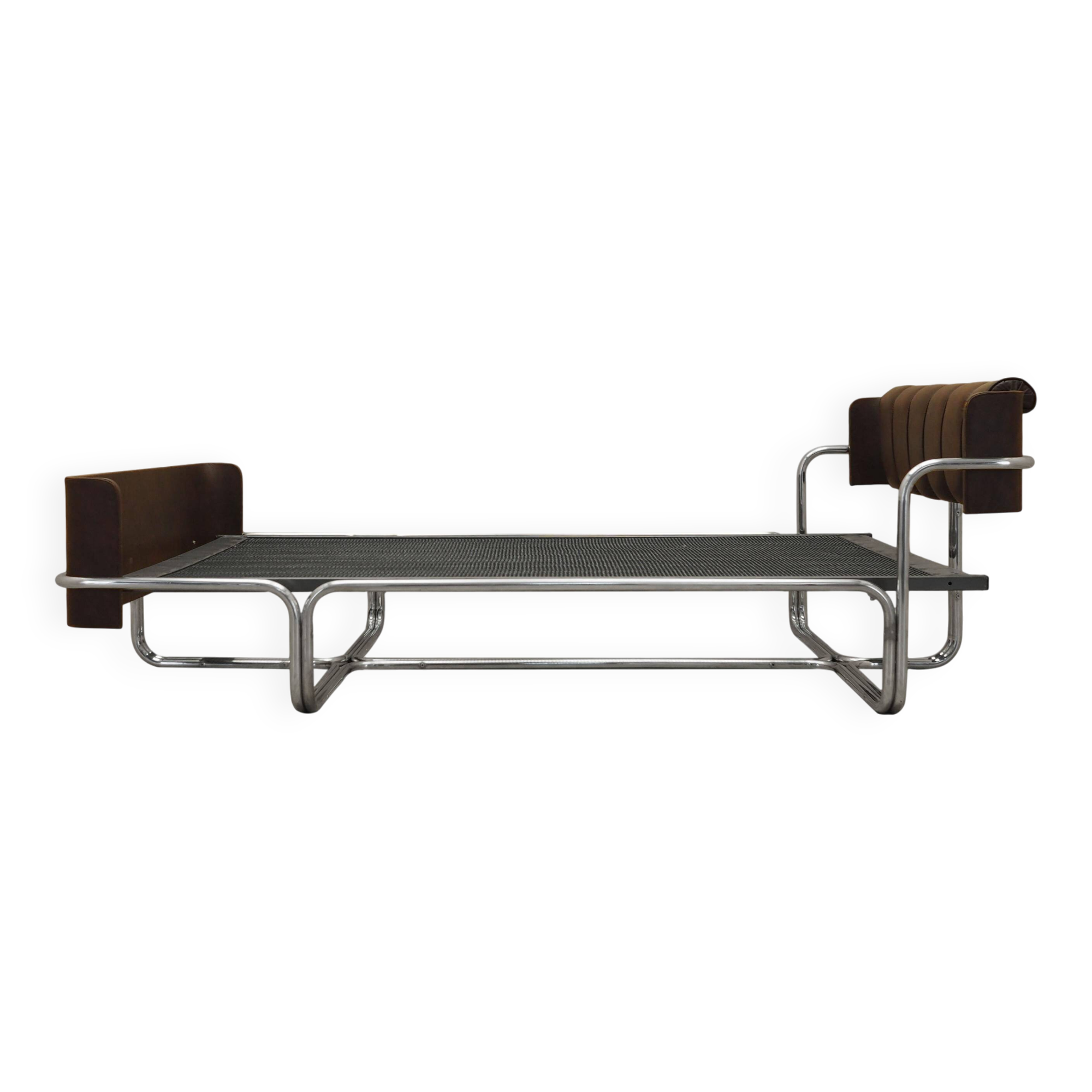 Bedroom bed, Italian design, 1980s, production: Italy