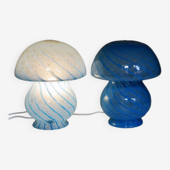 Paire de lampes de table en verre champignon bleu scandinave 1970