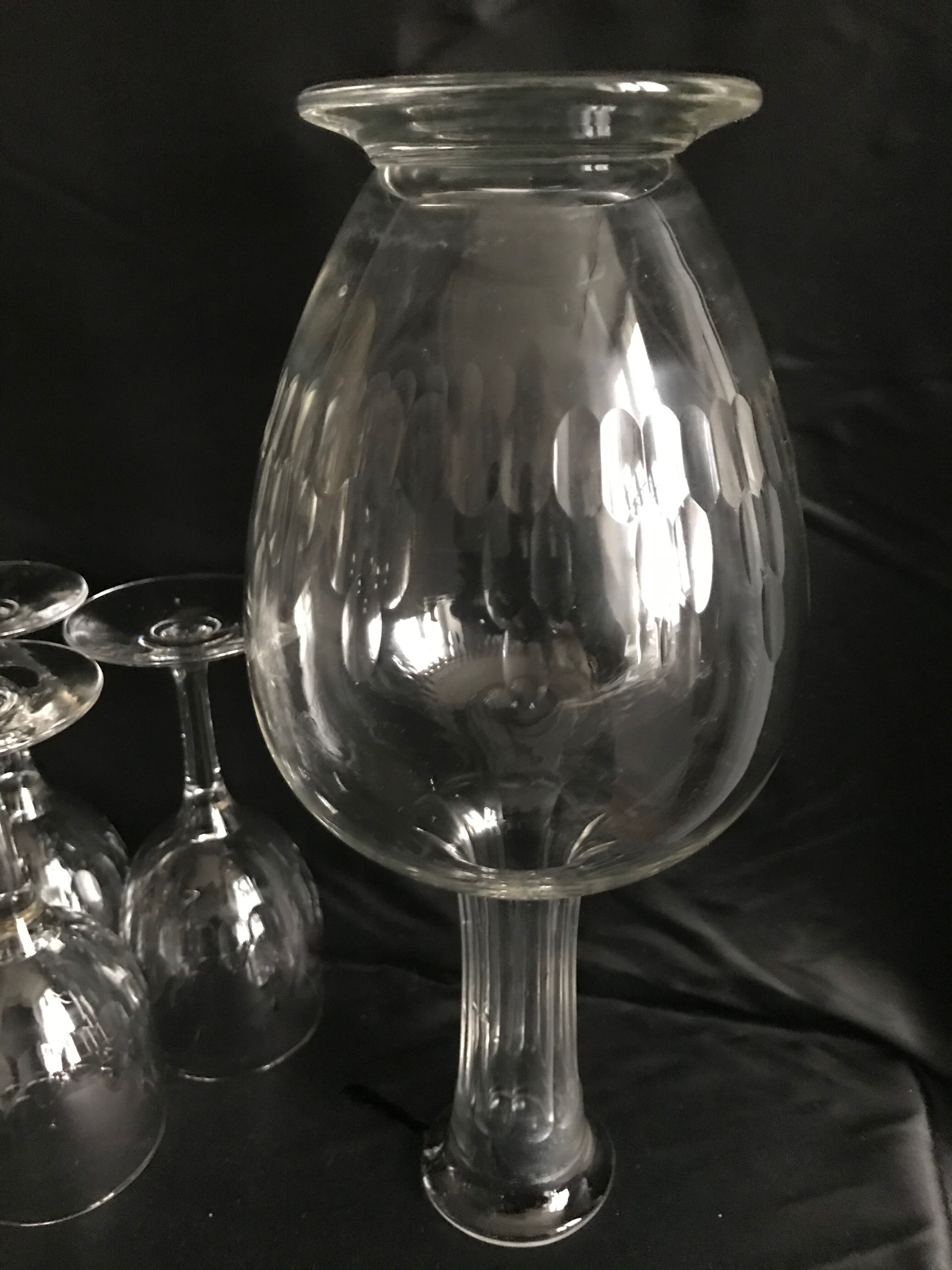 Set of 6 glasses and 1 carafe in style