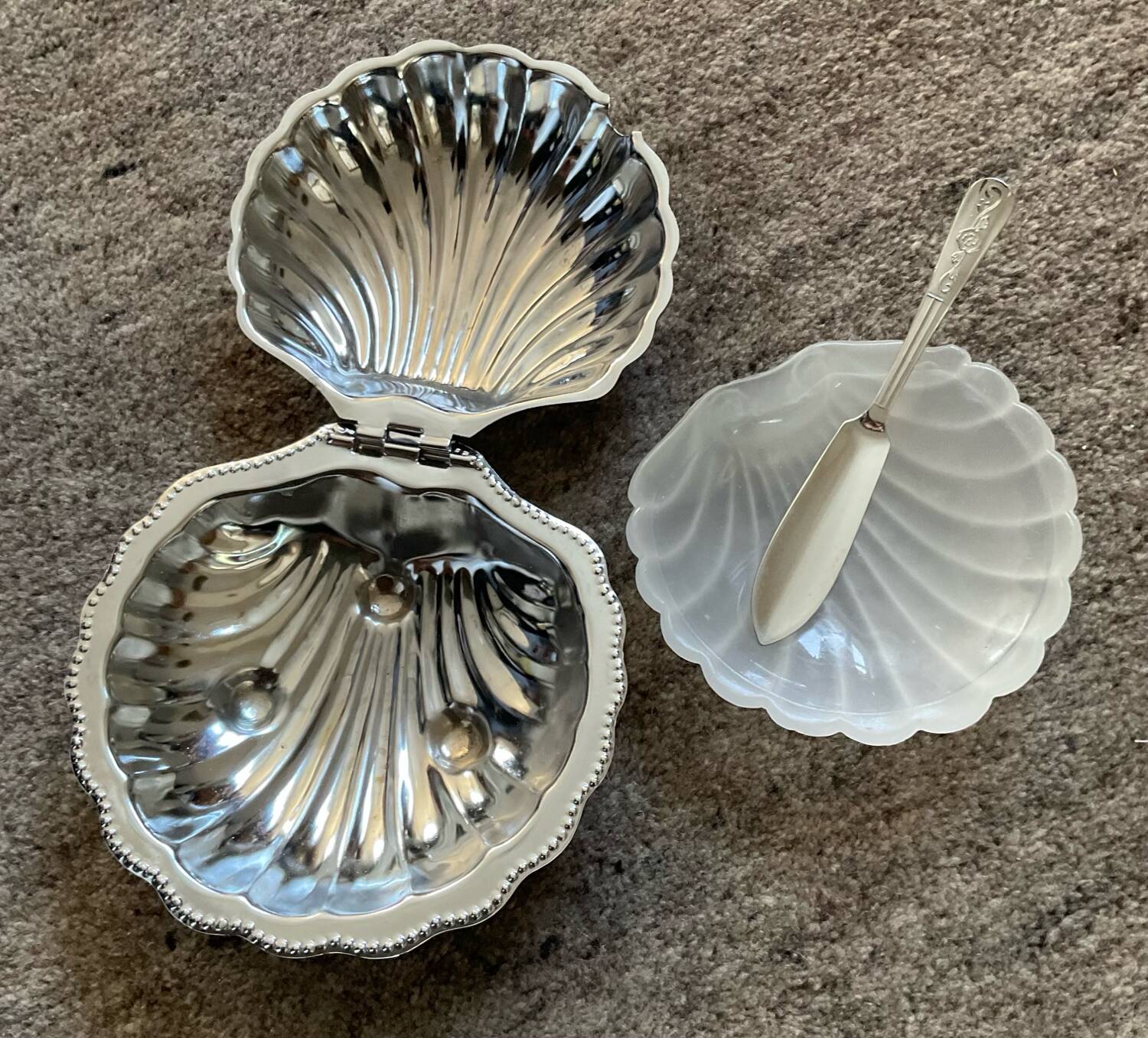 Vintage shell butter dish in metal and opaline glass