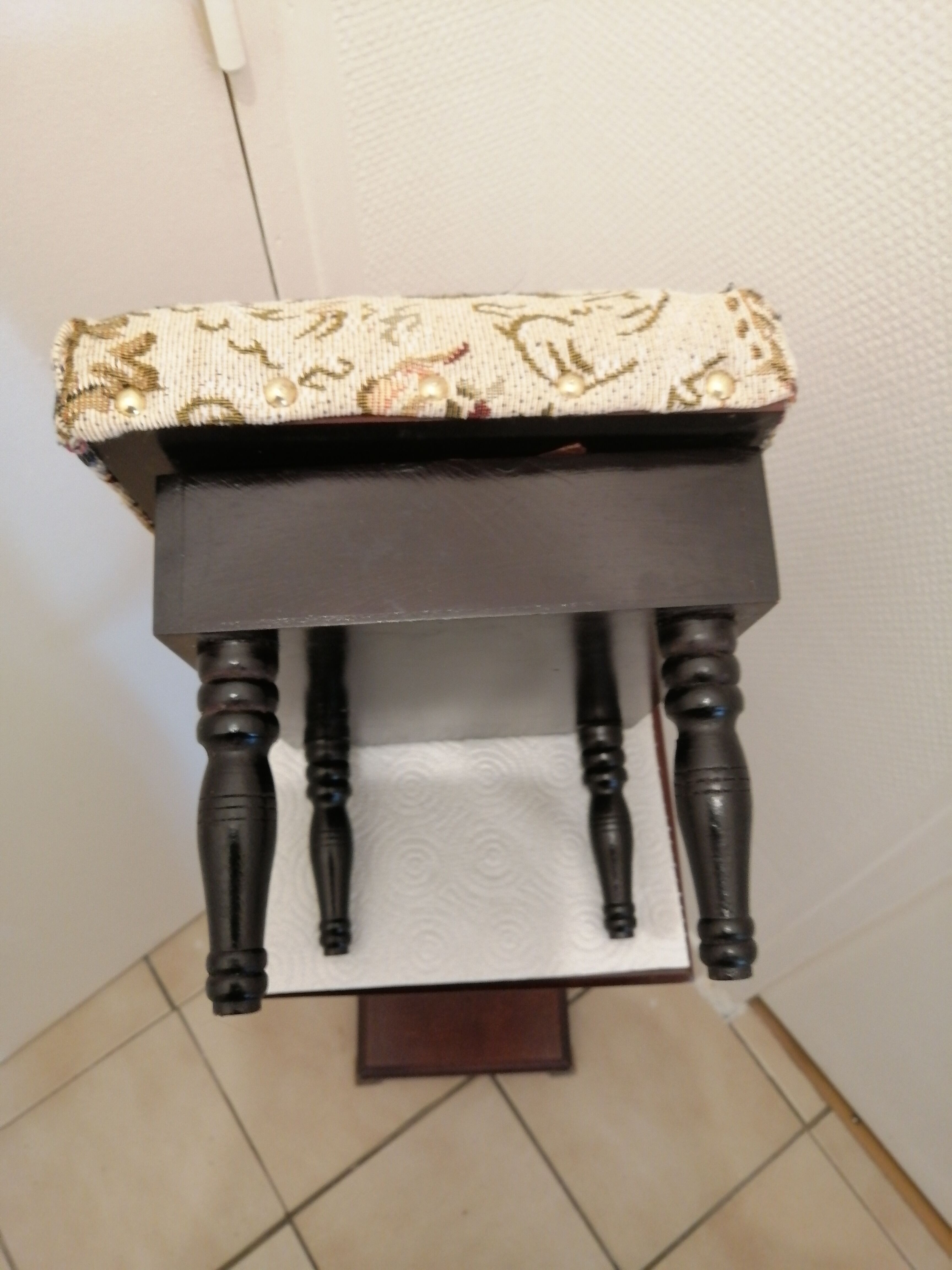 Repose pierd ancien avec coffre de rengement
