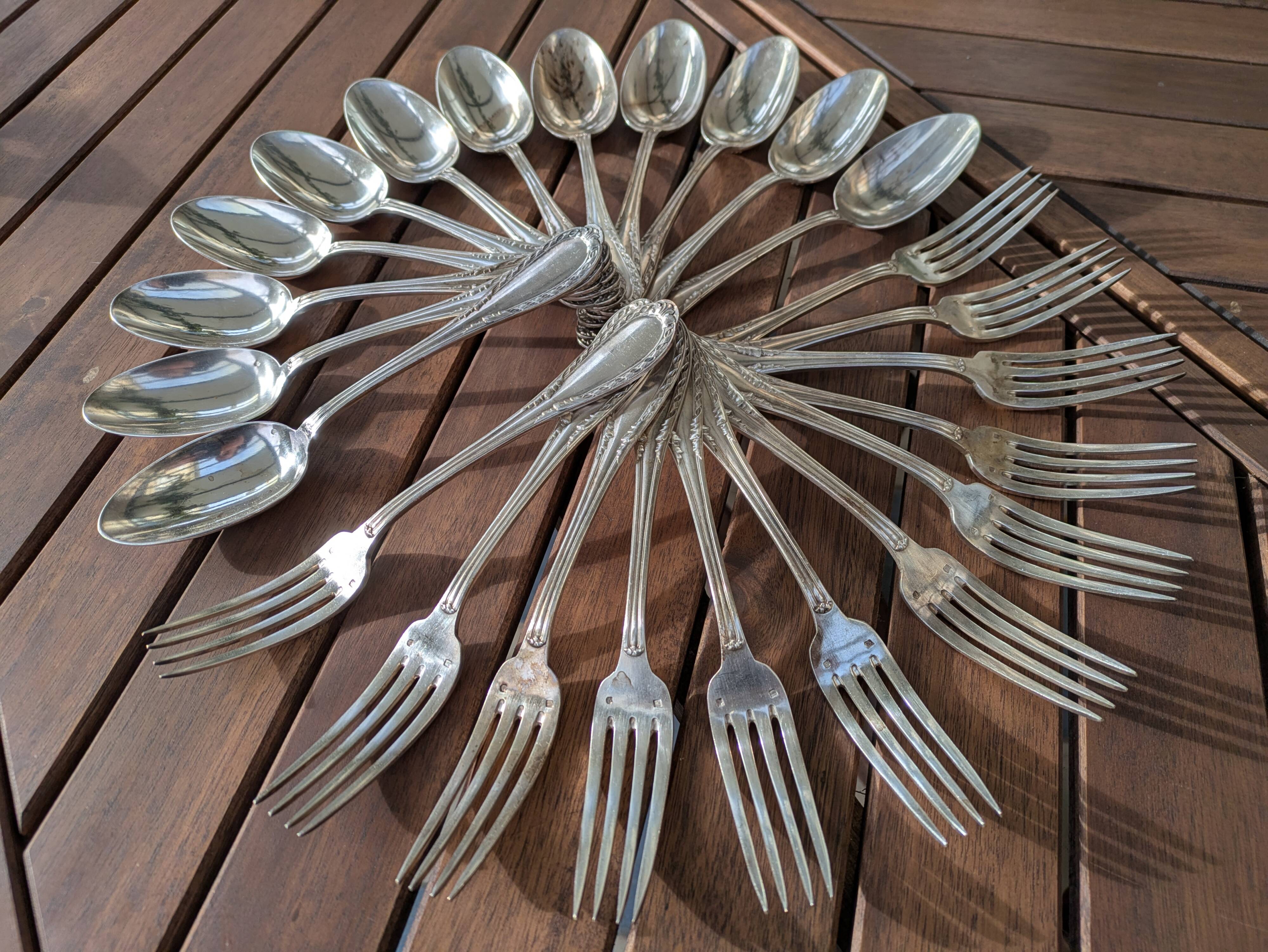 Set of 12 silver plated forks and 12 spoons 84g