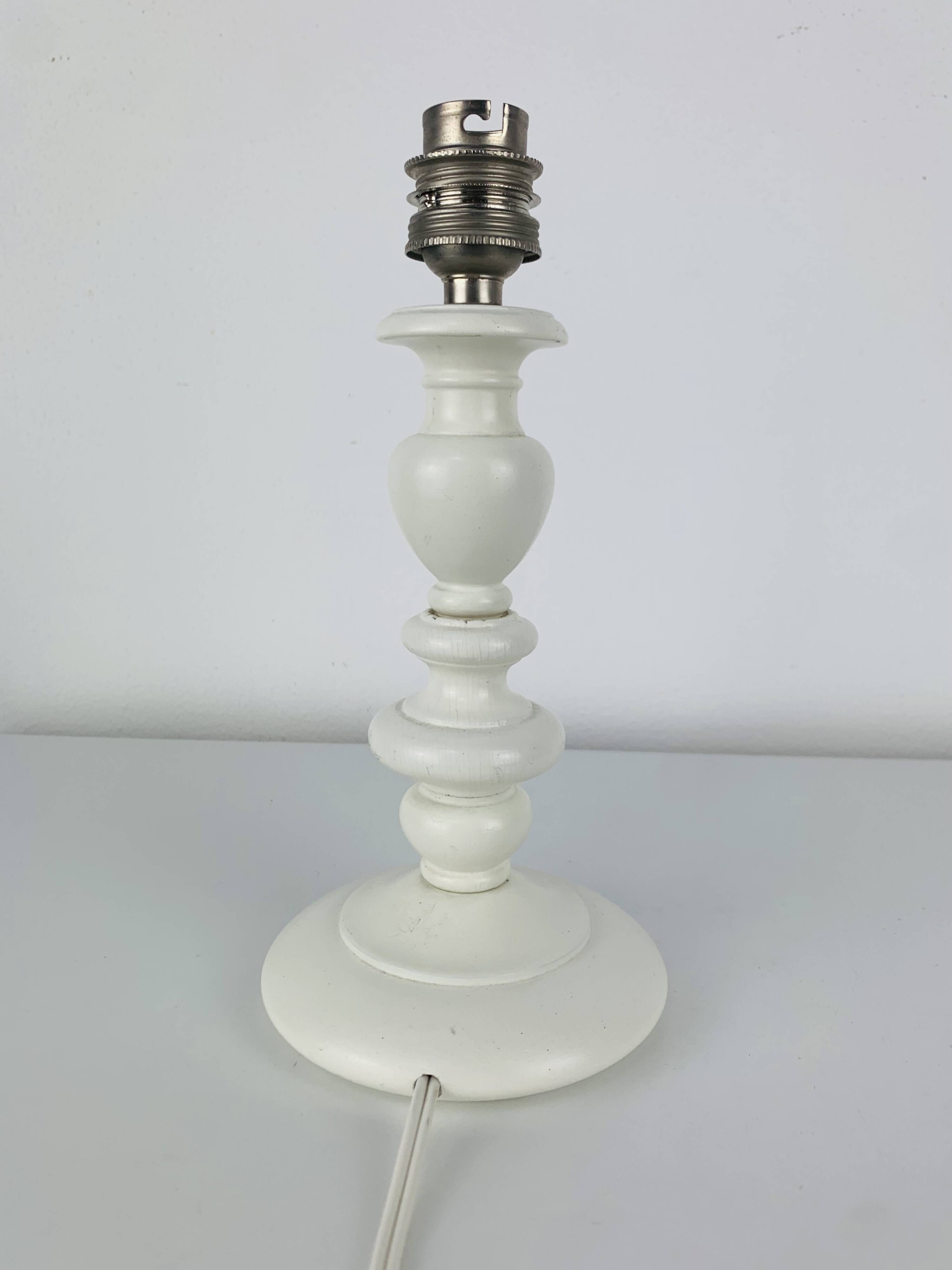 White turned wooden lamp, rattan shade, 1960s.