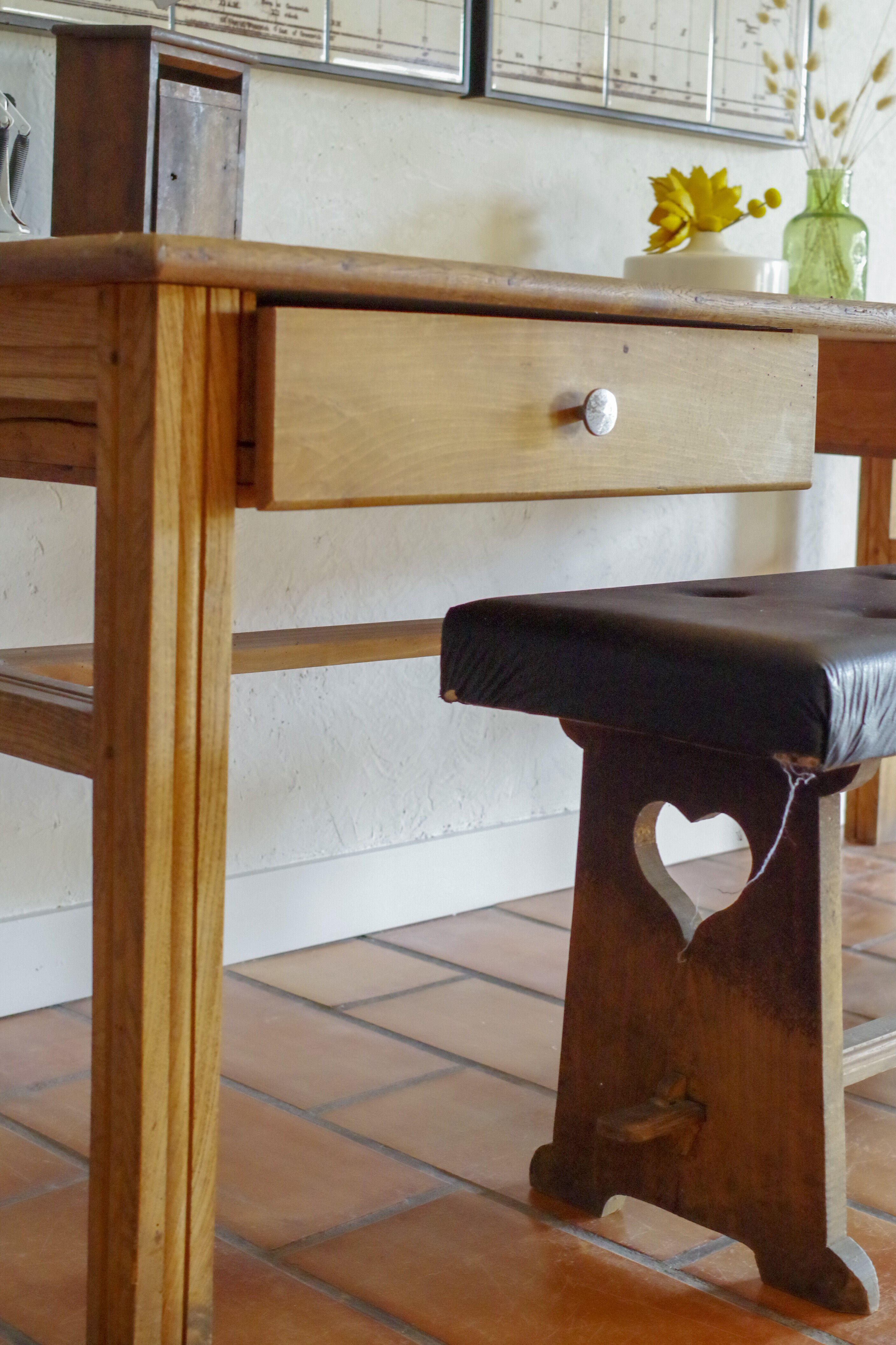 Trade Table - Post desk