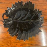 Plat forme feuille noir