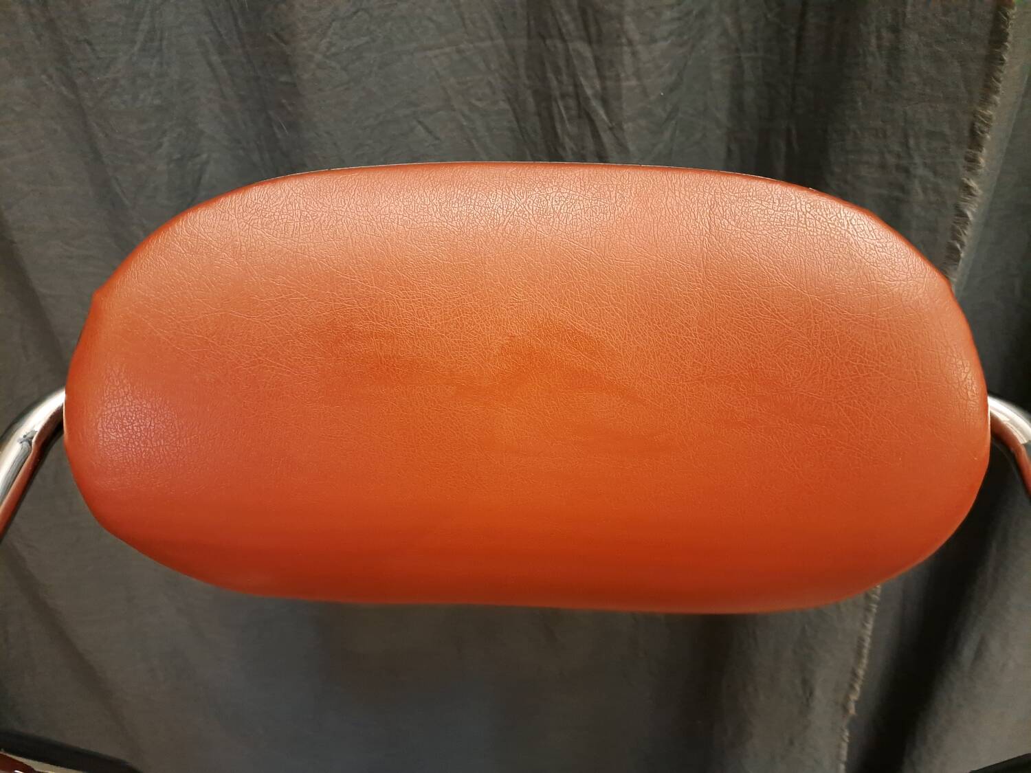 Kevi armchair in skai and chrome metal