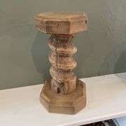 Show the decorative press.