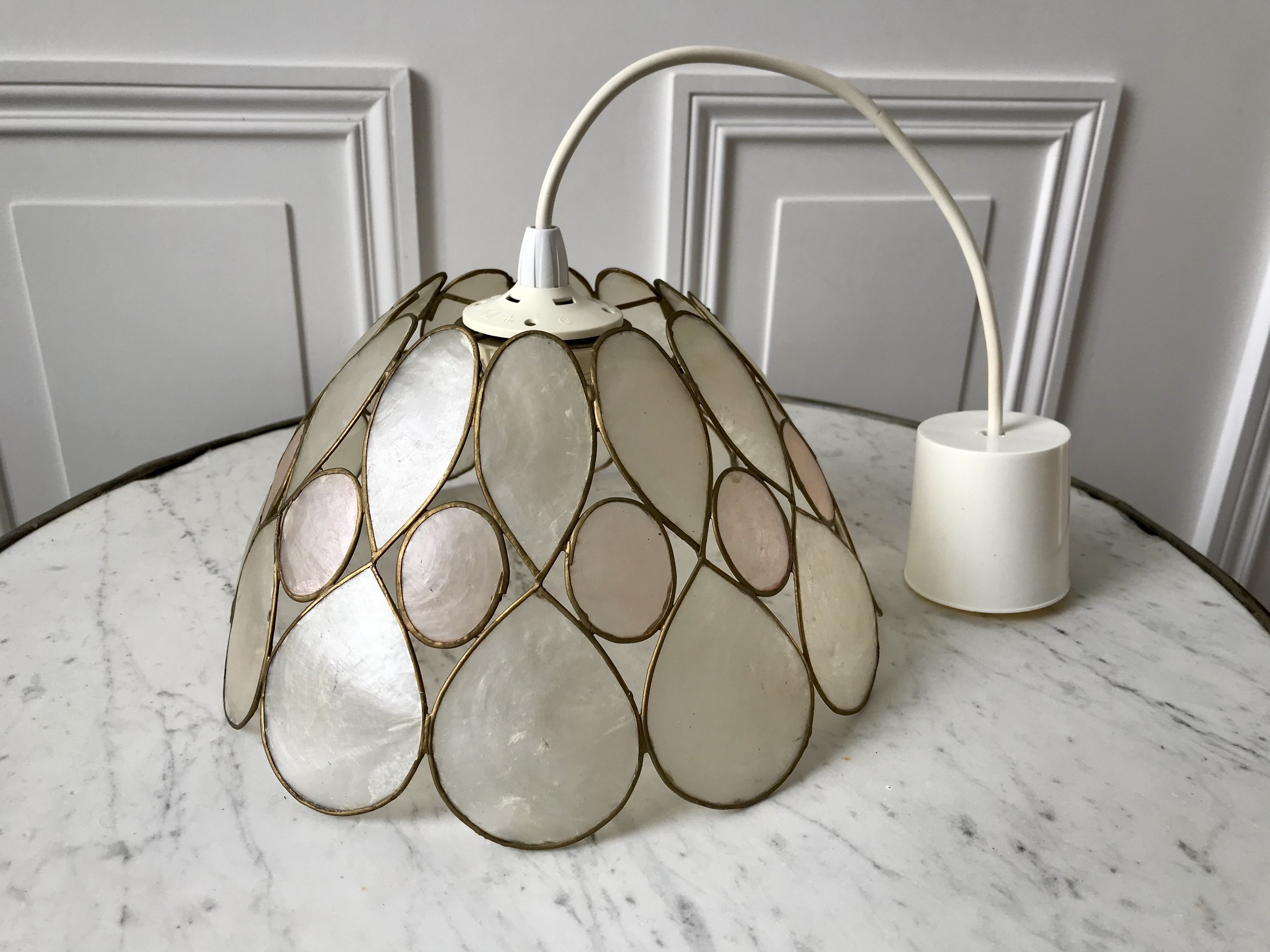 Suspension fleur en nacre et laiton années 50