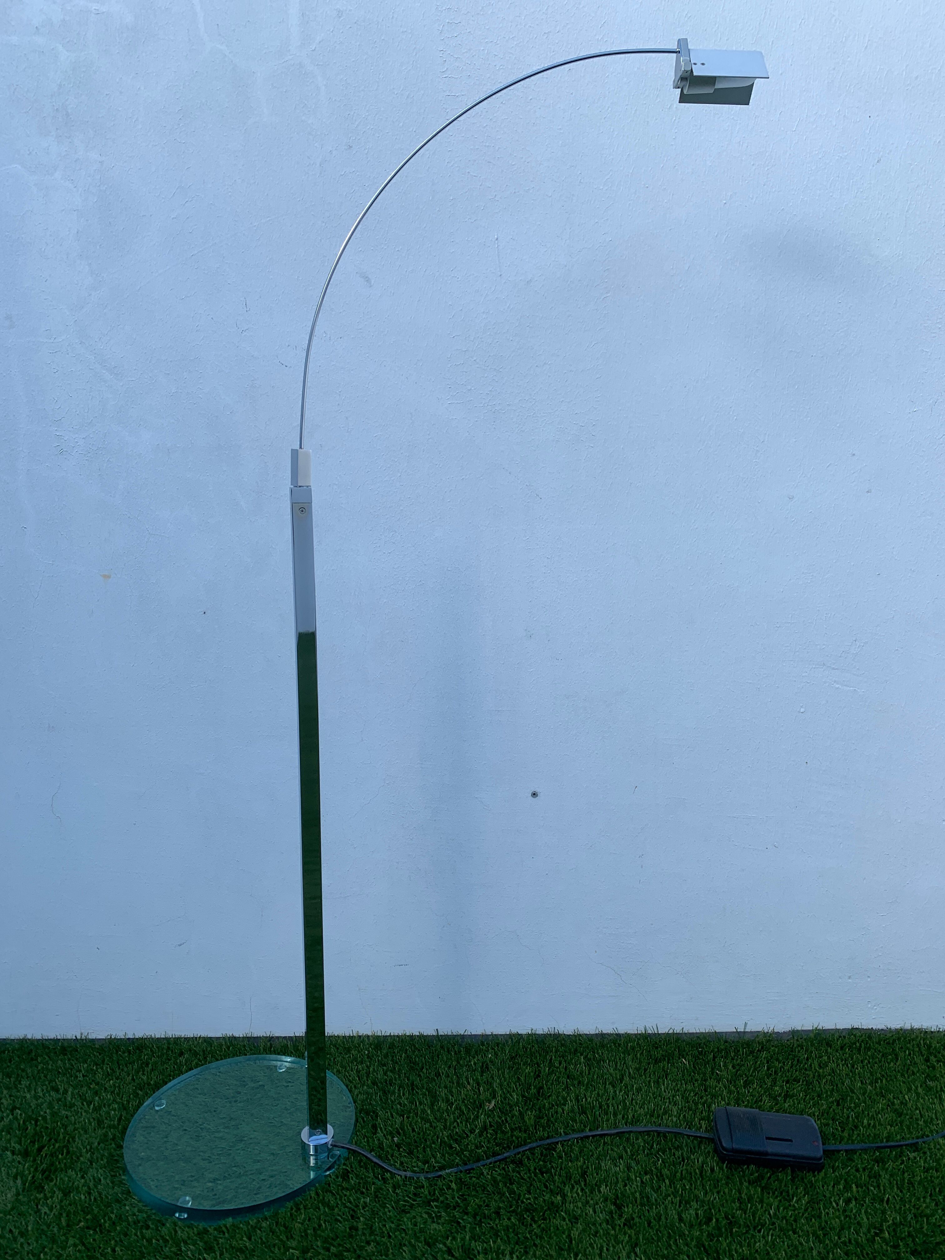 Chromed metal and glass floor lamp designed by Fontana Arte, Falena model by Alvaro Siza, 1990