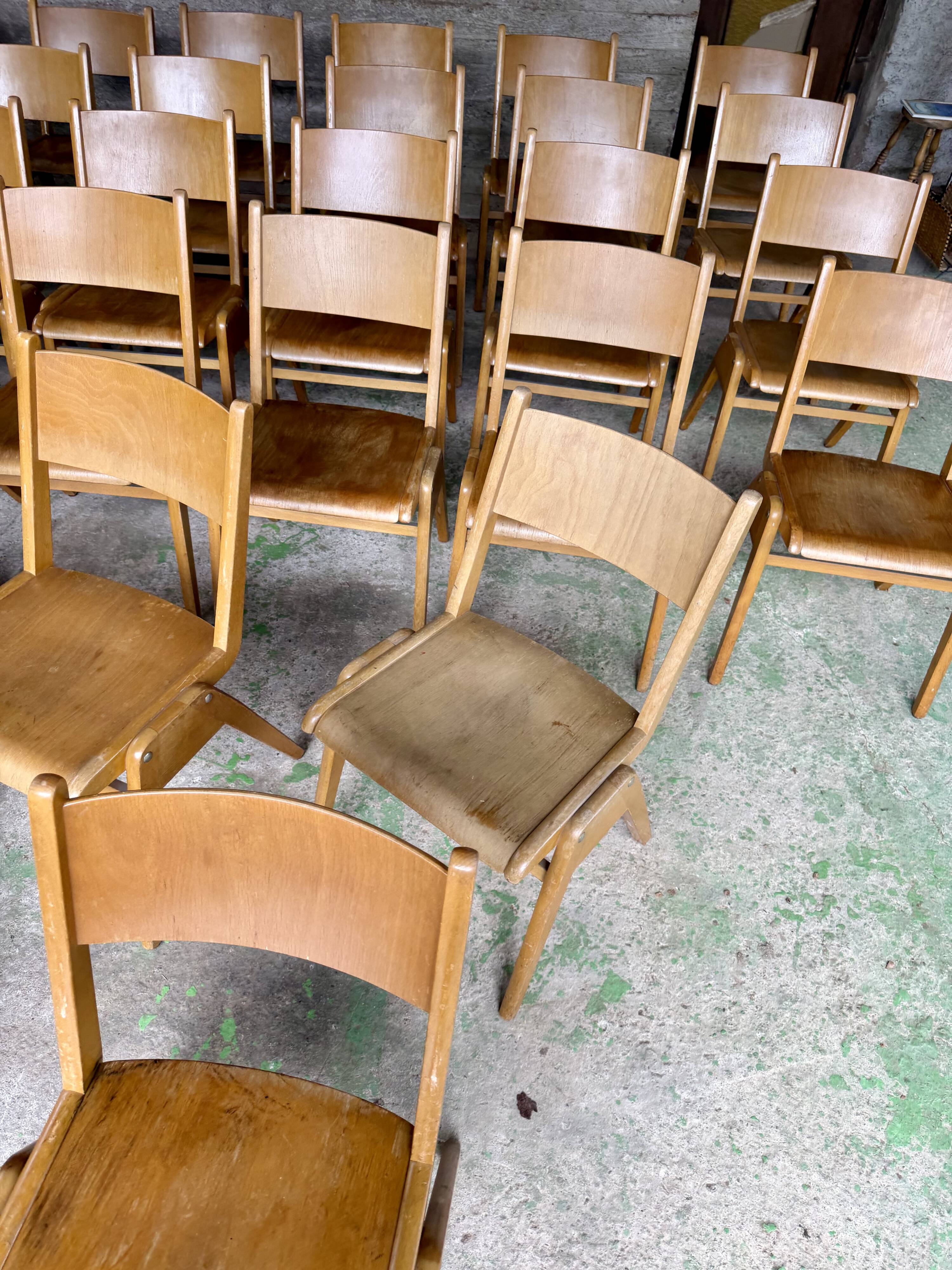 ✨ Set of 50 French modernist stackable chairs – Vintage 1960s
