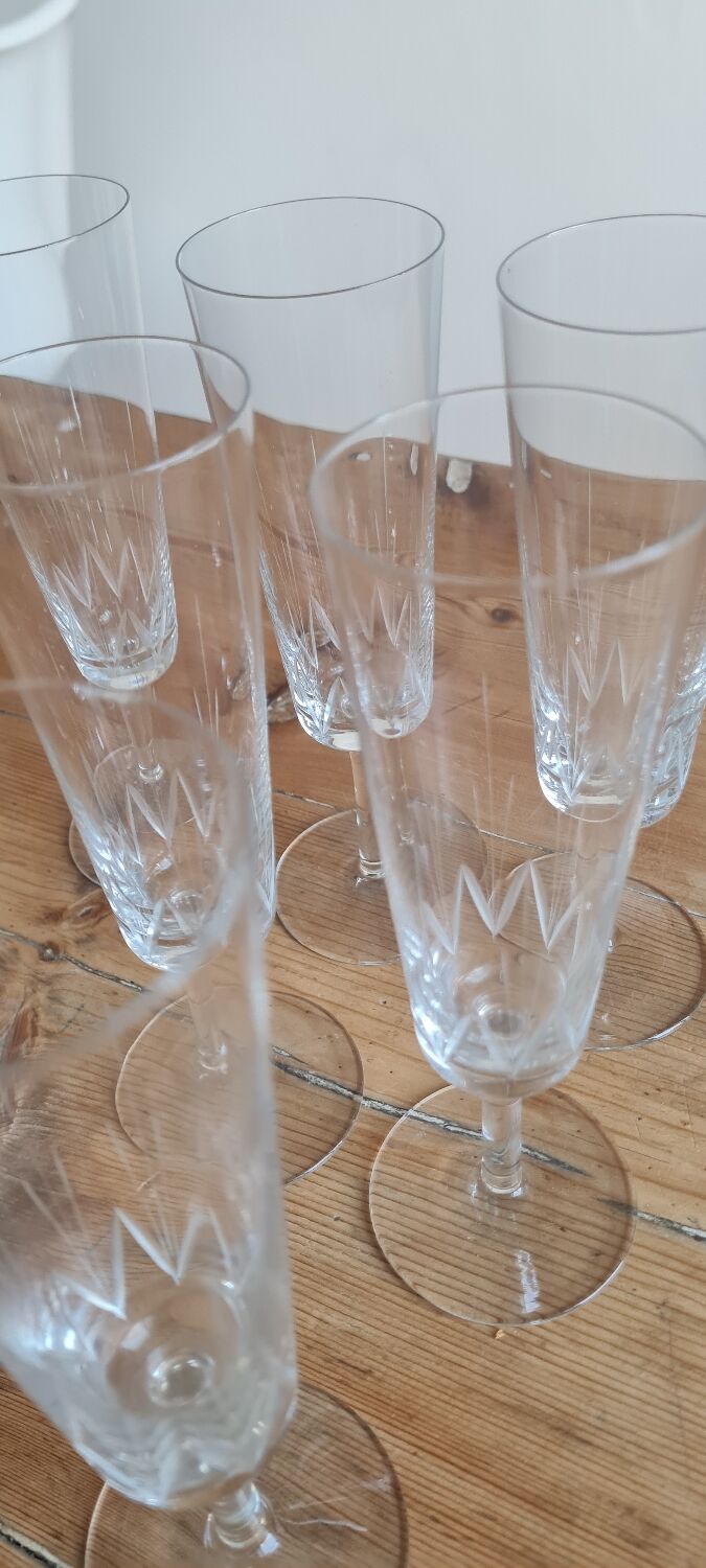 Chiseled crystal champagne flutes
