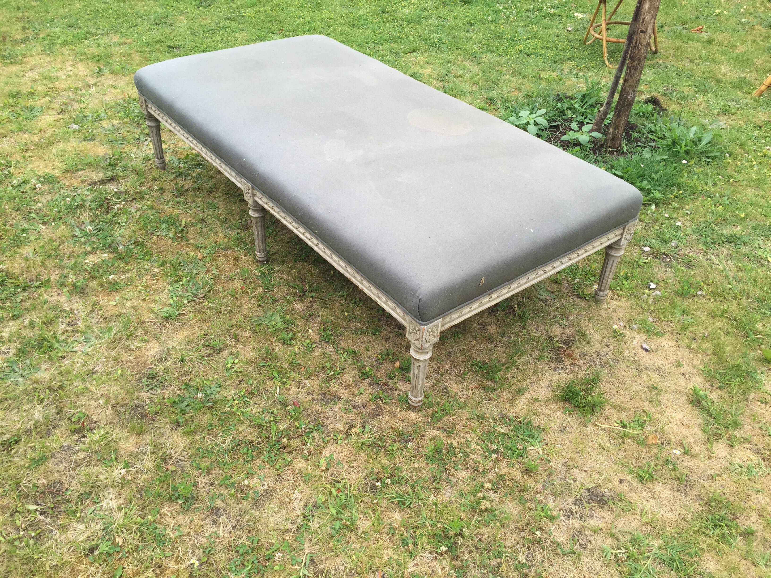 Louis XVI-style bed bench