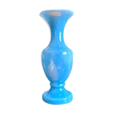 Vase en opaline bleue