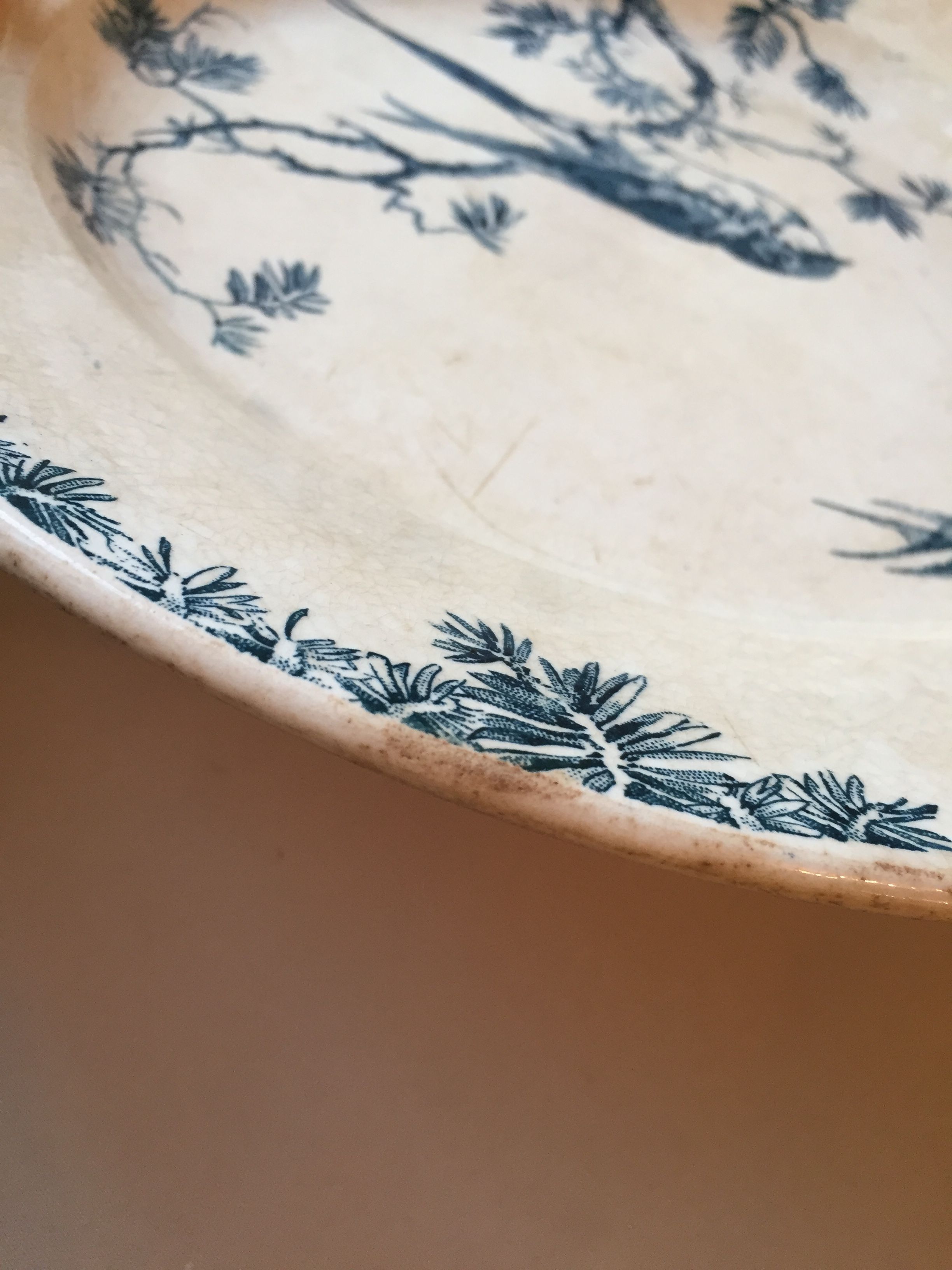 Round dish, opaque porcelain of Gien, provencal, blue bird