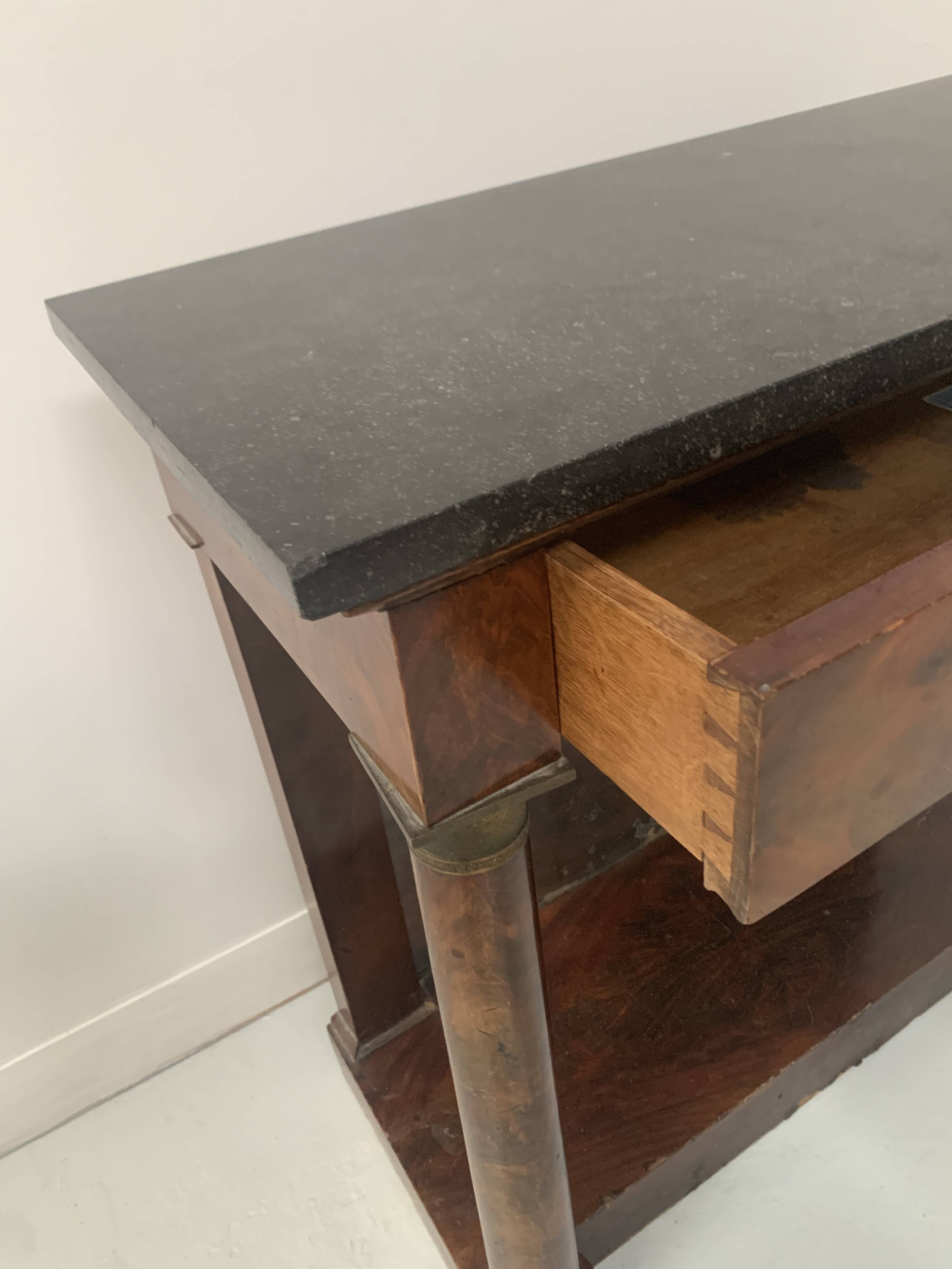 Console de style Empire à fond de miroir, XIXème siècle