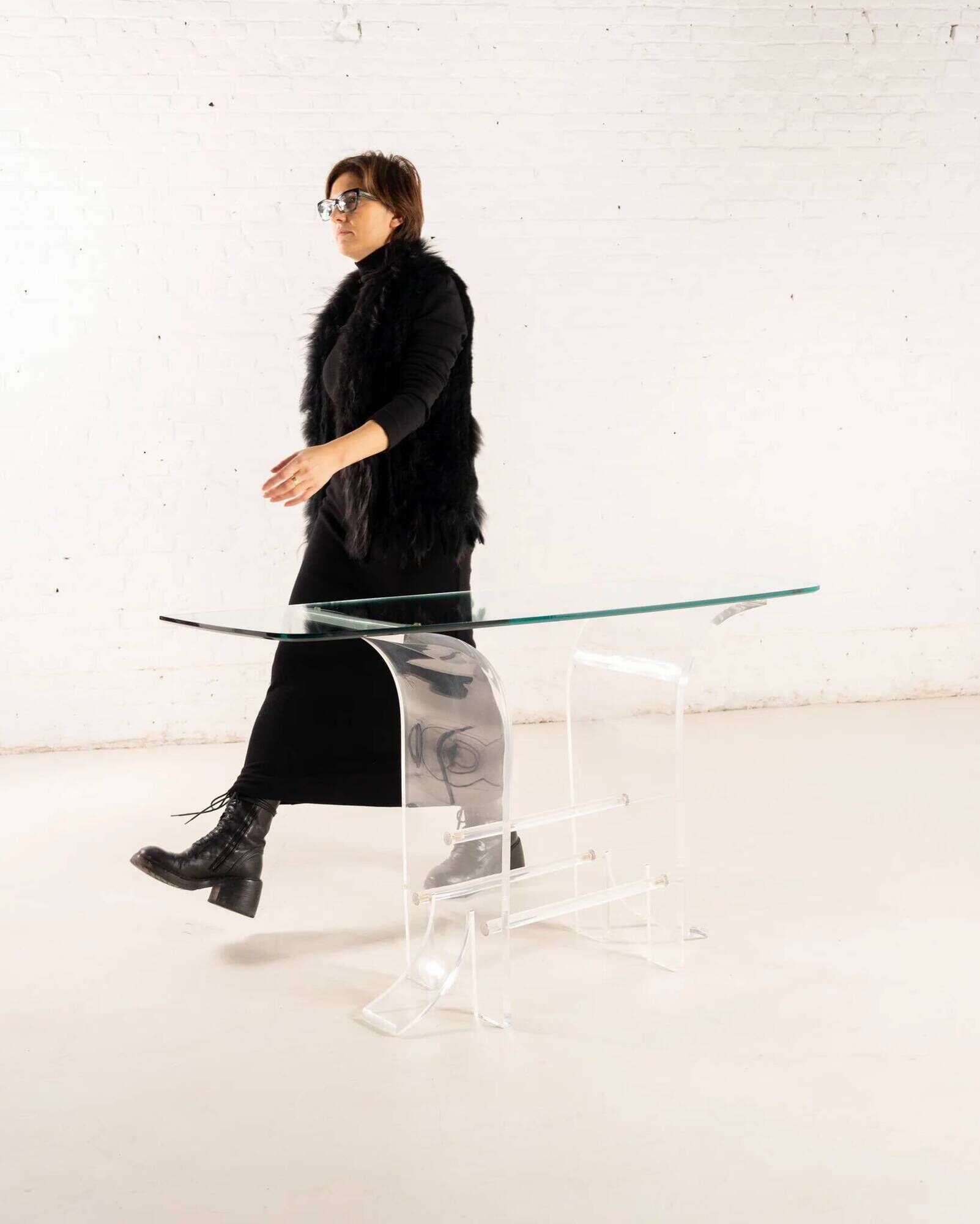 GLASS & PLEXI CONSOLE