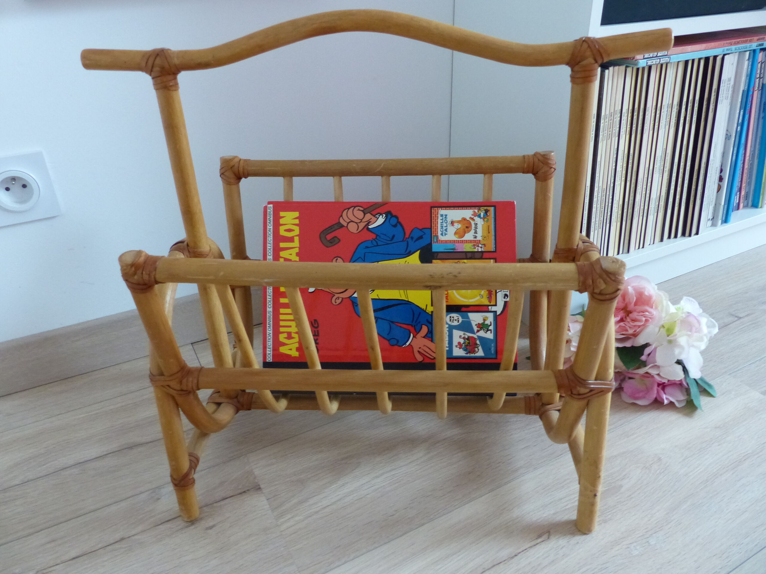 Large vintage rattan magazine holder 1960s - 1970s