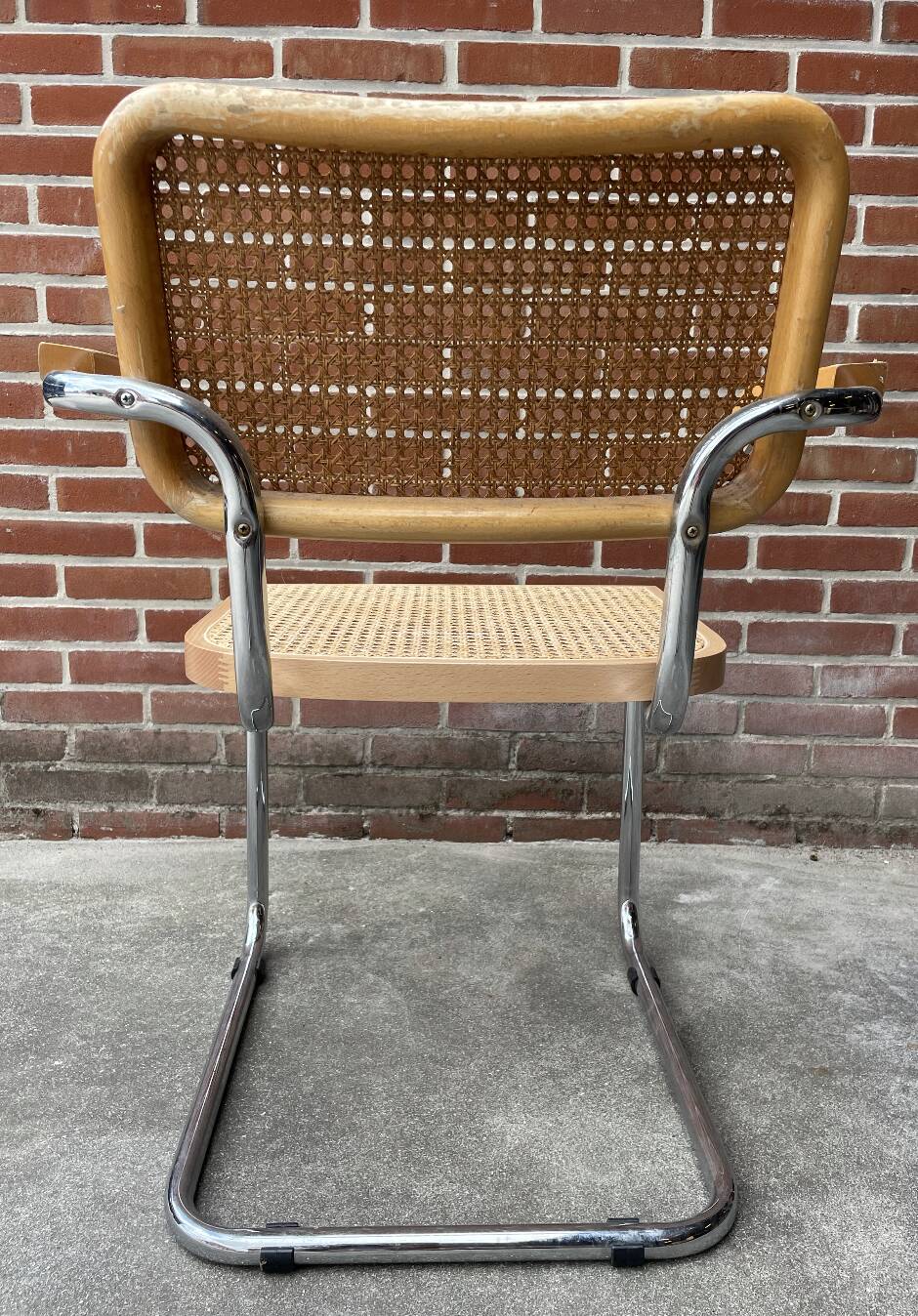 Cesca chair B64 with armrests by Marcel Breuer Design