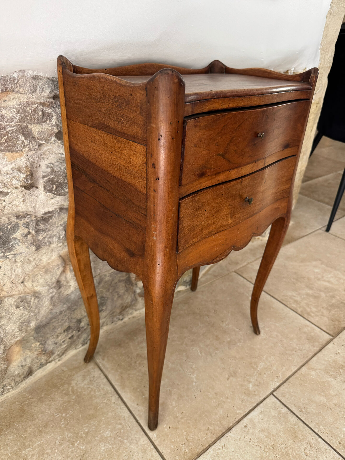 Jolie table de nuit, Louis-Philippe, noyer massif