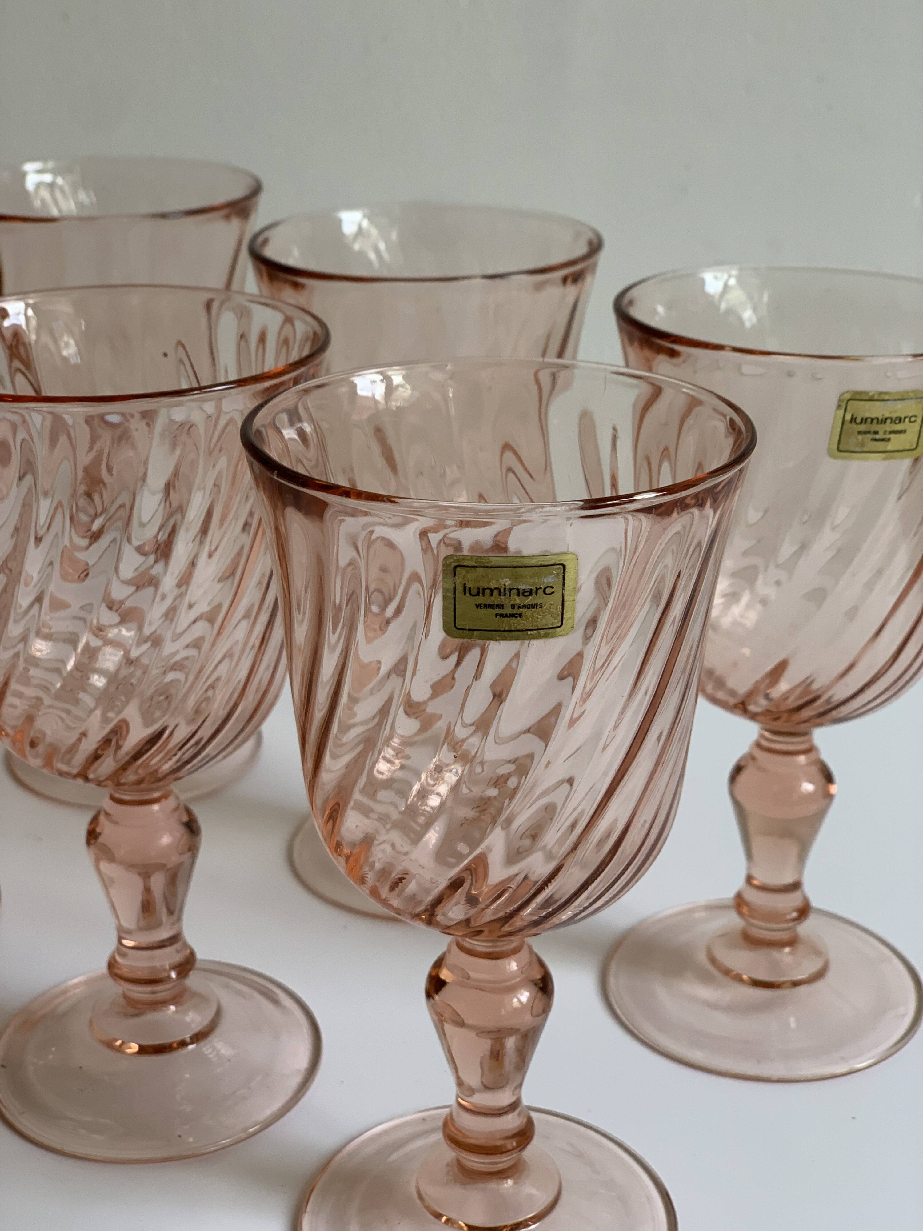 Verres à vin rose