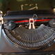 Machine à écrire ancienne portative Mercedes