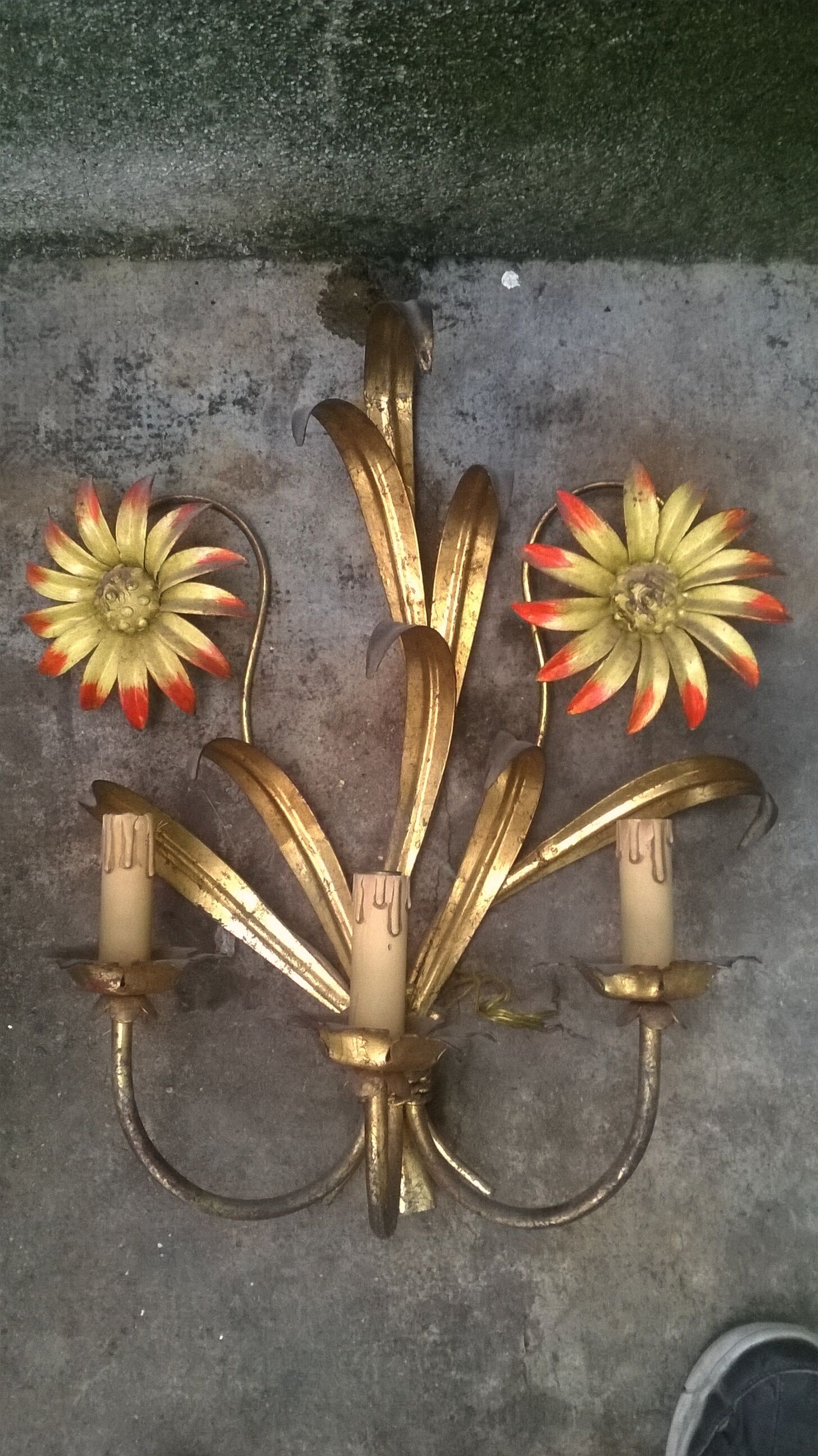 Stunning vintage wall light