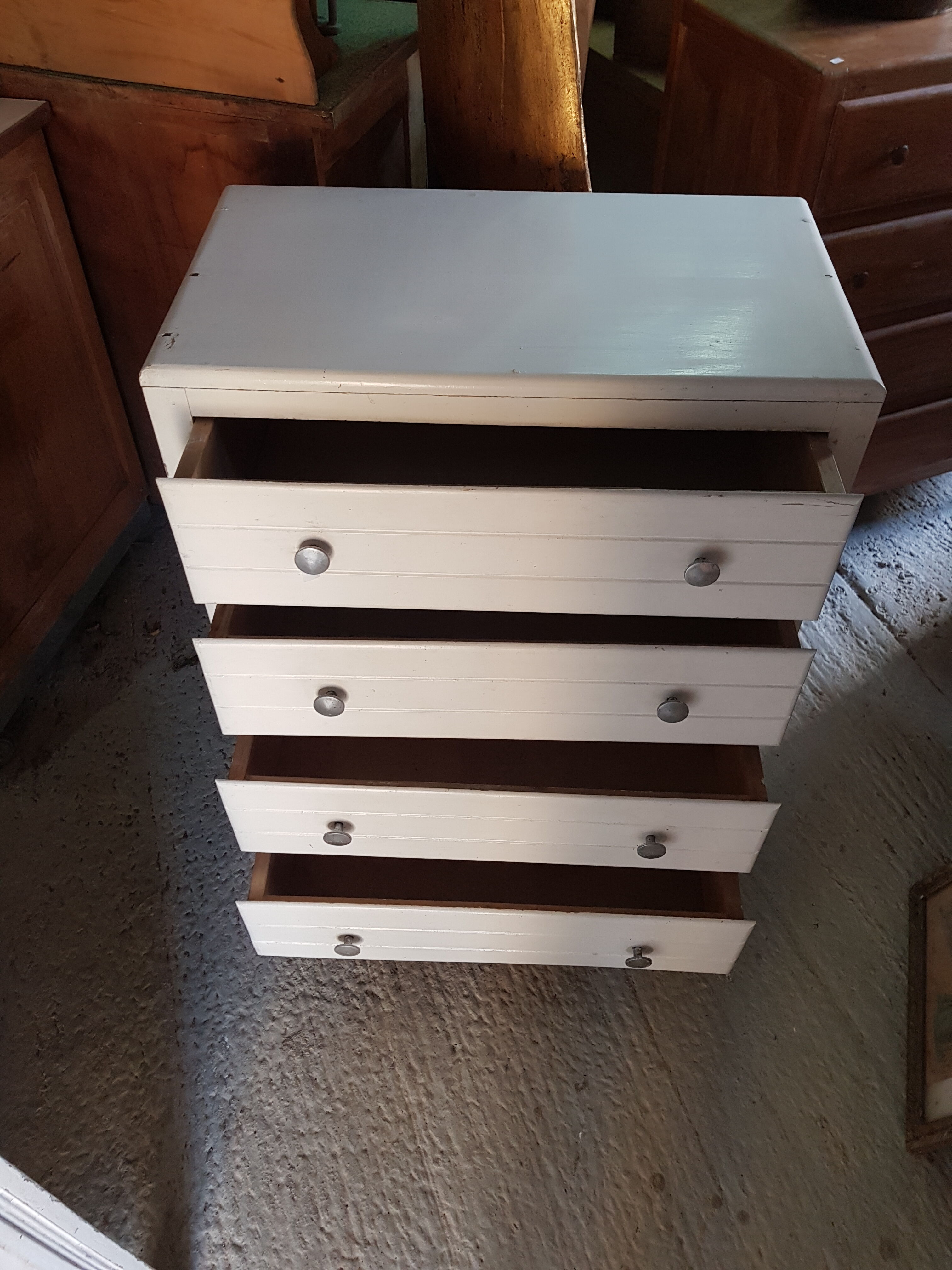 White chest of drawers