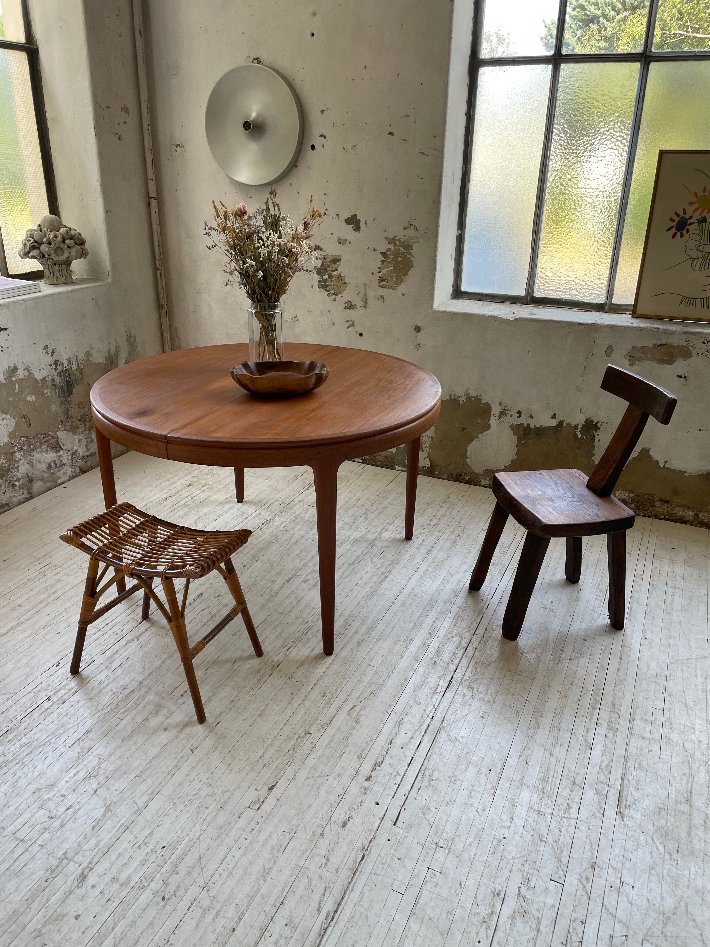 Round table 120-230 cm scandinavian samcom arne hovmand olsen