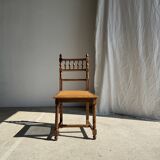 Chaise classique ancienne en bois et cannage