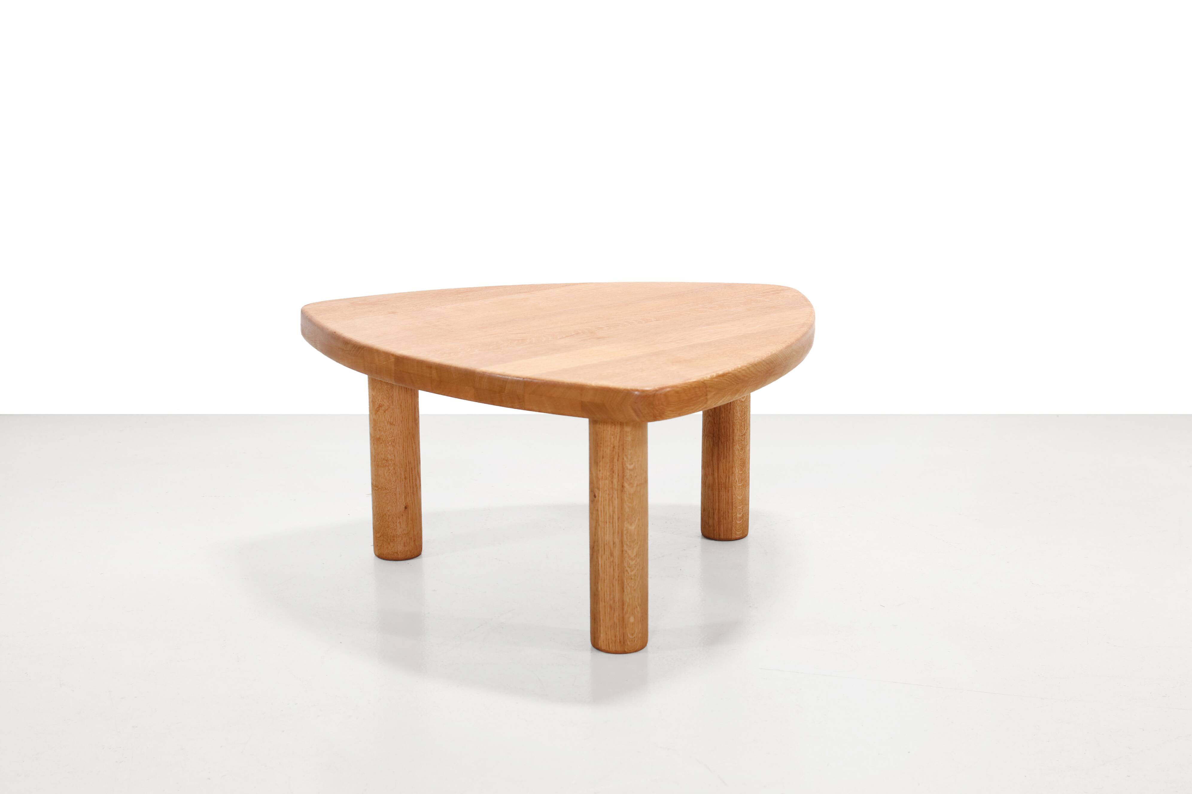 Table d'appoint triangulaire vintage en chêne